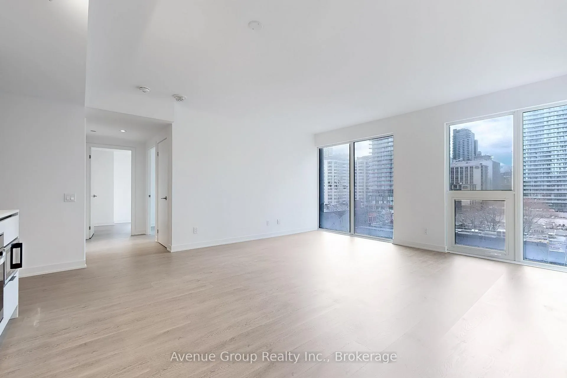 Photo 4 of Unit 708, 8 Wellesley Street W, Toronto, Bay Street Corridor — HOMEH