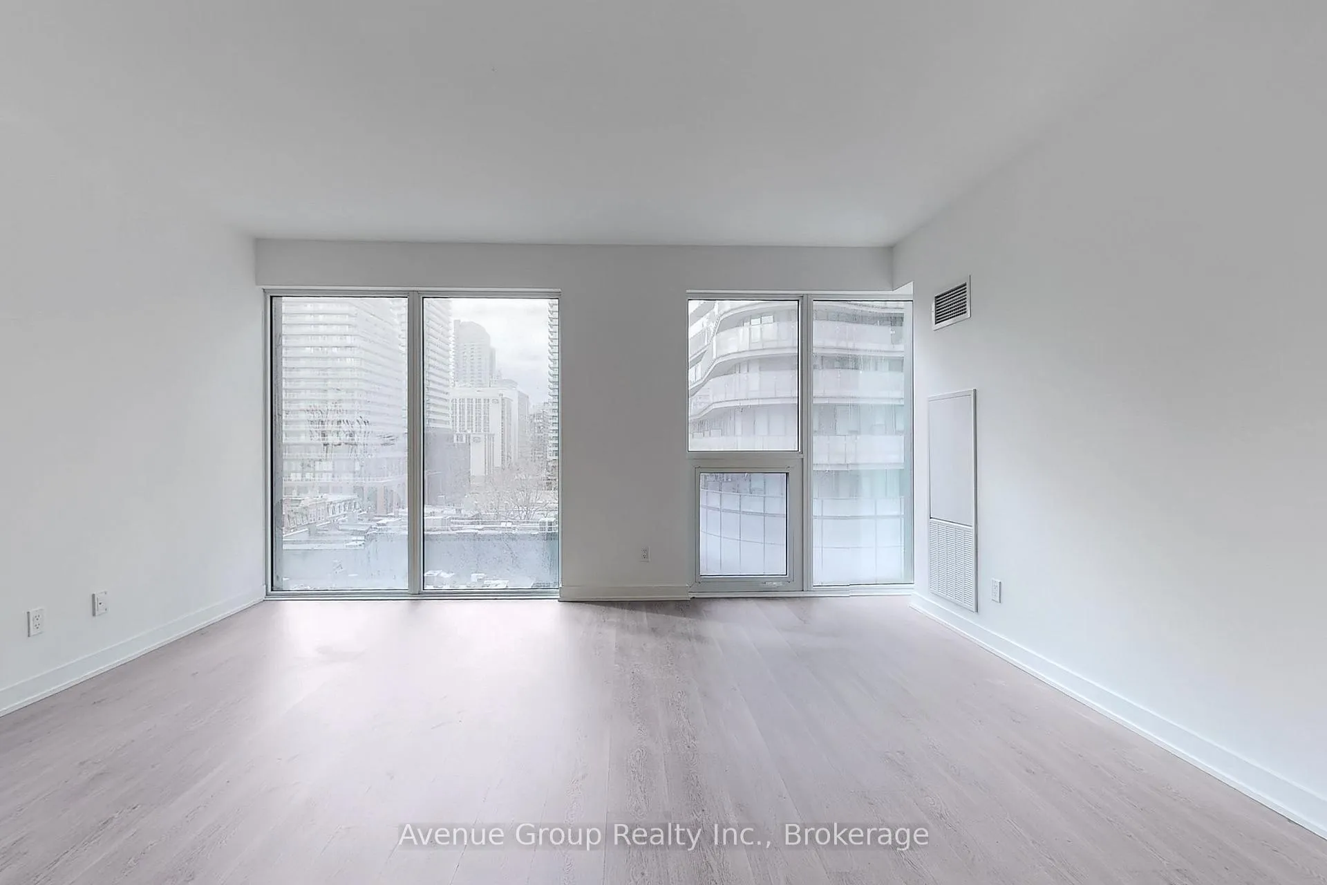 Photo 5 of Unit 708, 8 Wellesley Street W, Toronto, Bay Street Corridor — HOMEH