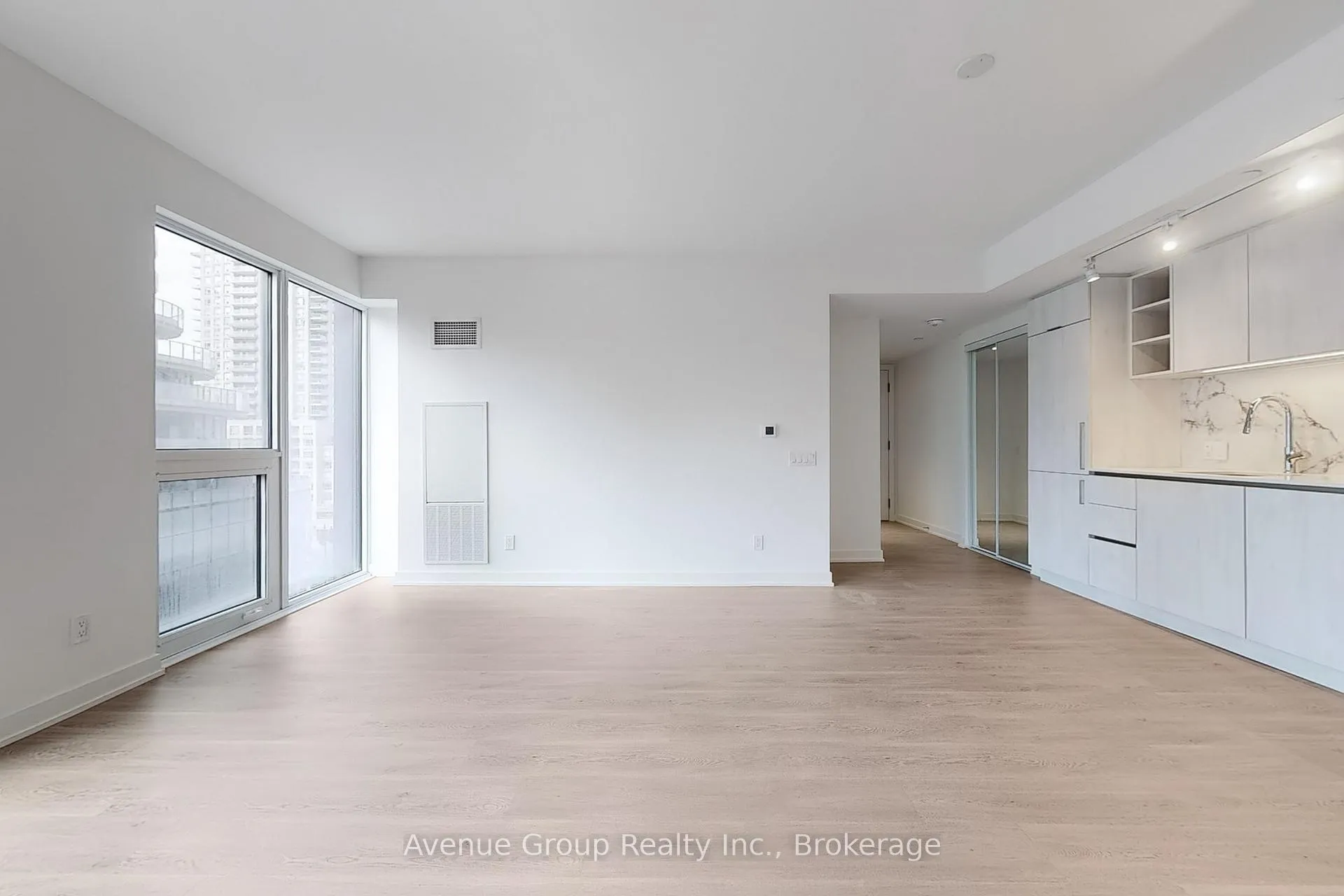 Photo 7 of Unit 708, 8 Wellesley Street W, Toronto, Bay Street Corridor — HOMEH