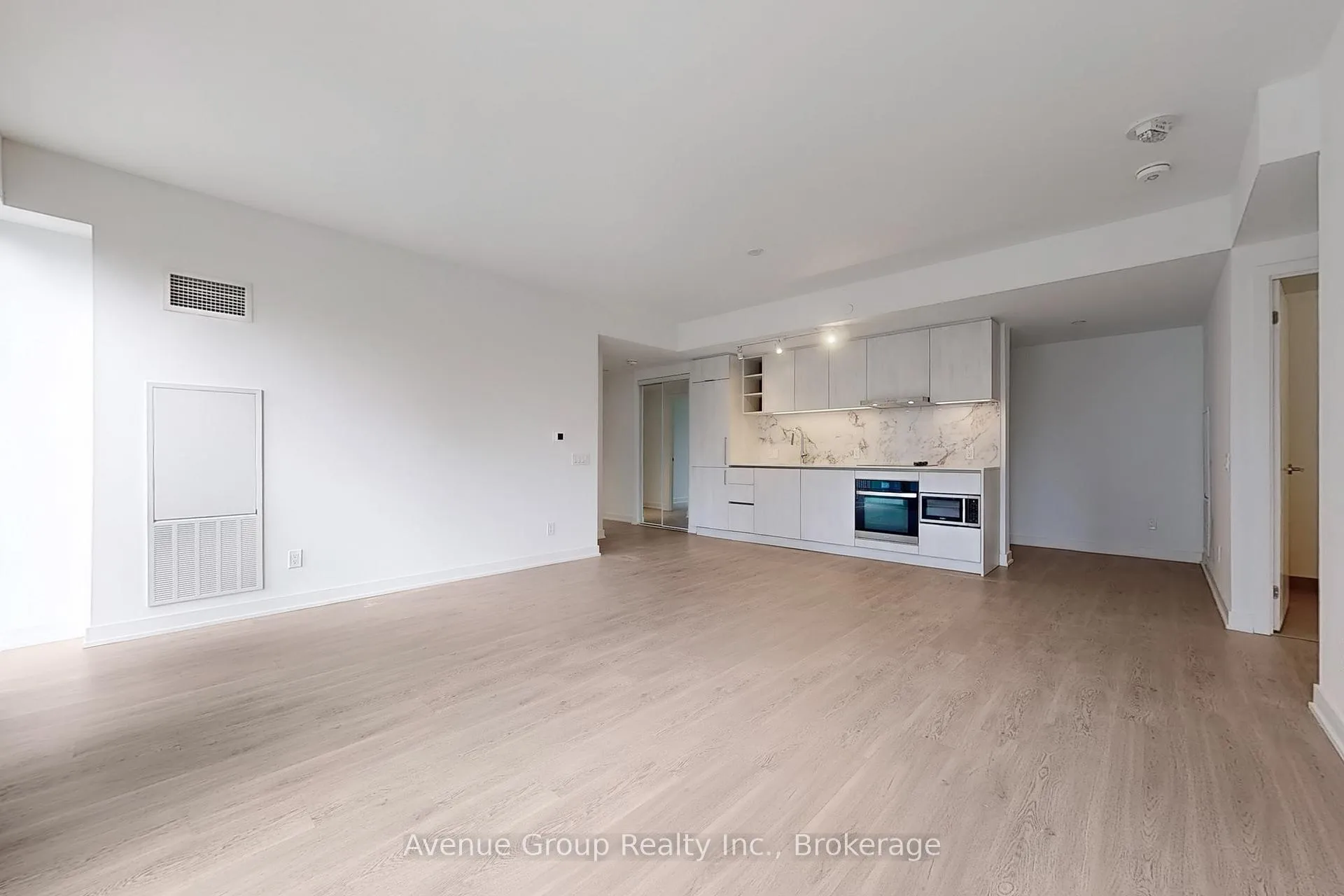 Photo 8 of Unit 708, 8 Wellesley Street W, Toronto, Bay Street Corridor — HOMEH