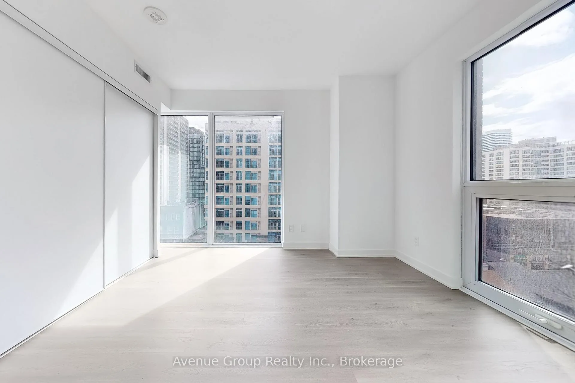 Photo 13 of Unit 708, 8 Wellesley Street W, Toronto, Bay Street Corridor — HOMEH