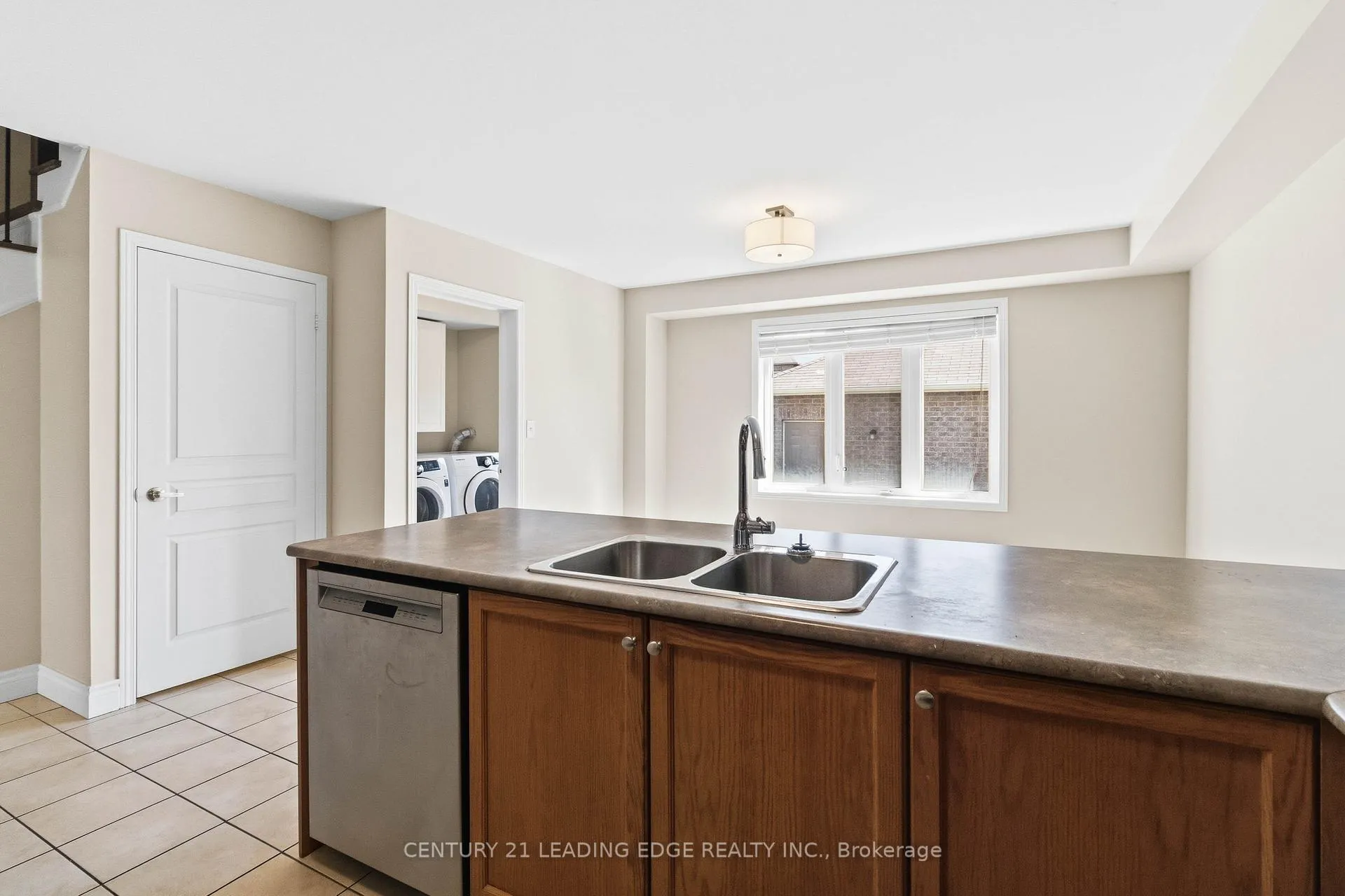 Photo 8 of 3201 Neyagawa Boulevard, Oakville, Glenorchy — HOMEH