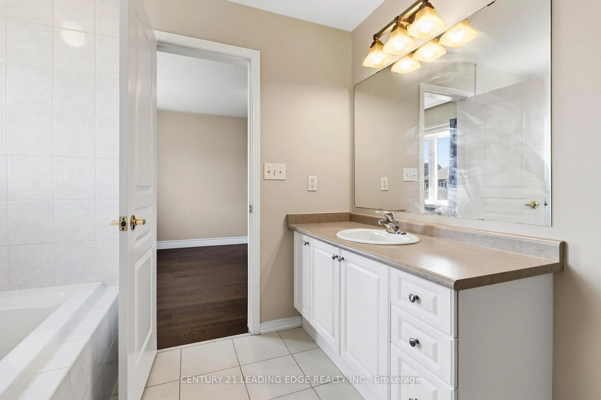 Photo 18 of 3201 Neyagawa Boulevard, Oakville, Glenorchy — HOMEH