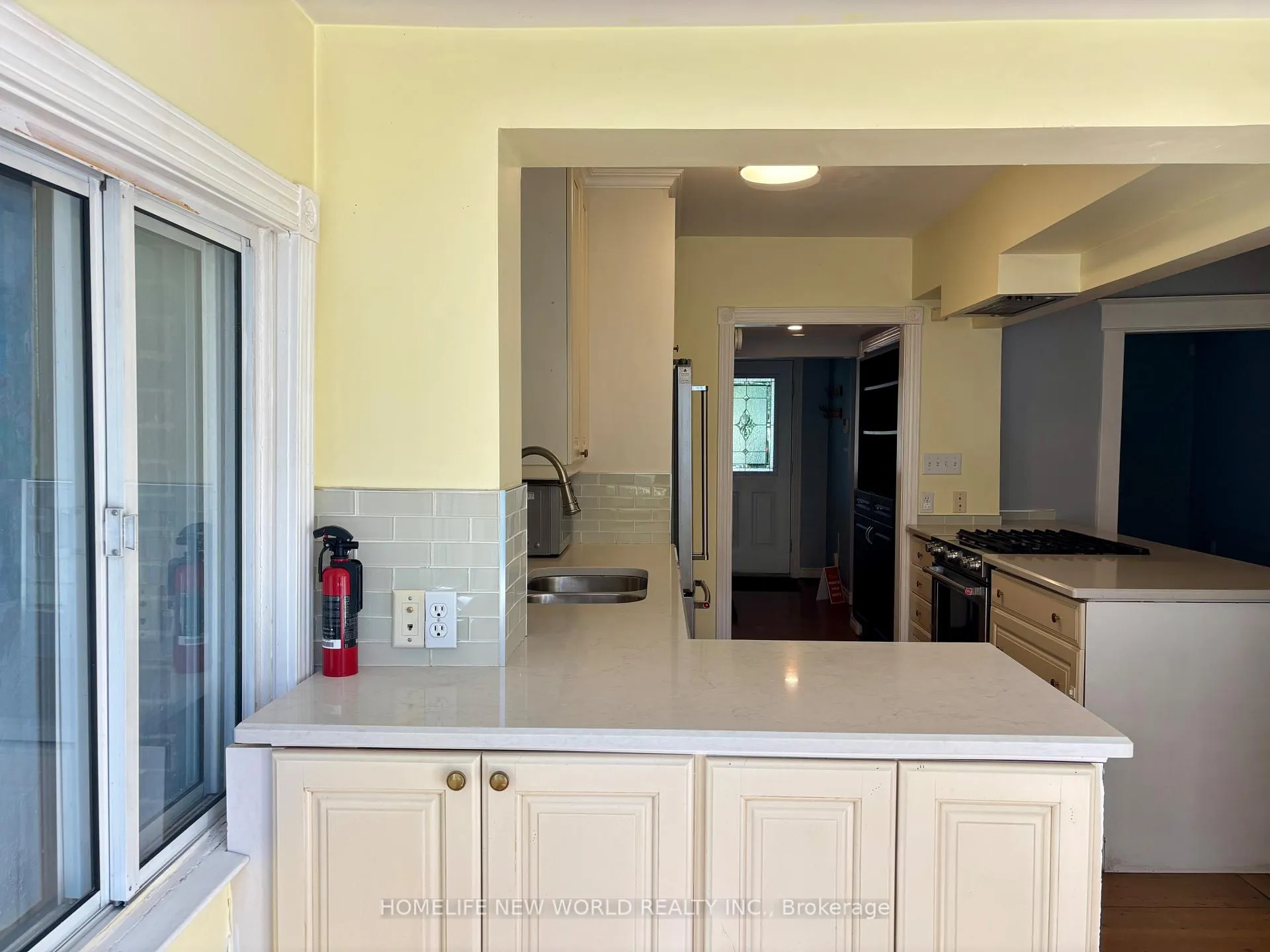 Photo 4 of 93 Durie Street, Toronto, High Park-Swansea — HOMEH