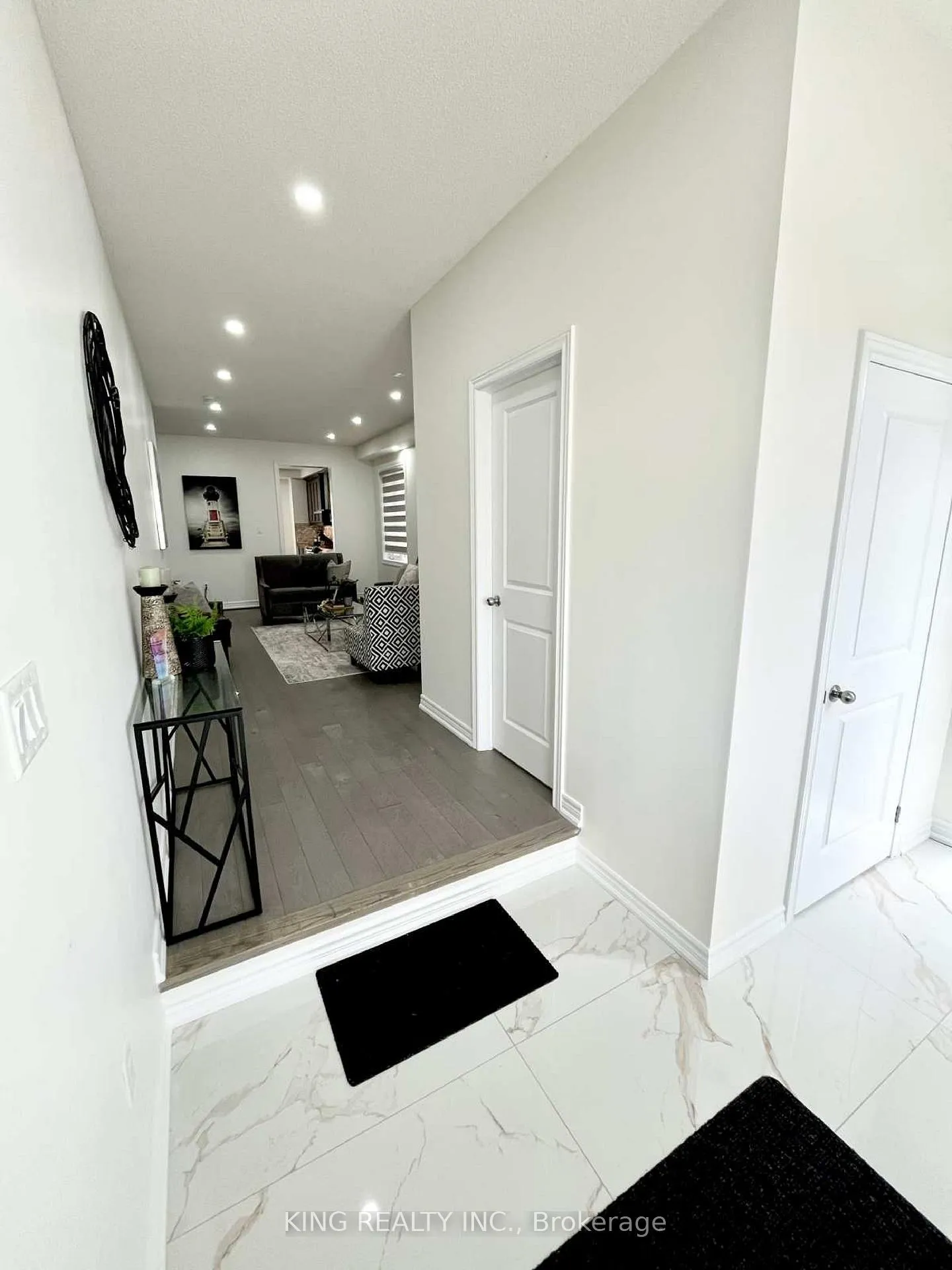 Photo 4 of 63 Cobriza Crescent, Brampton, Northwest Brampton — HOMEH