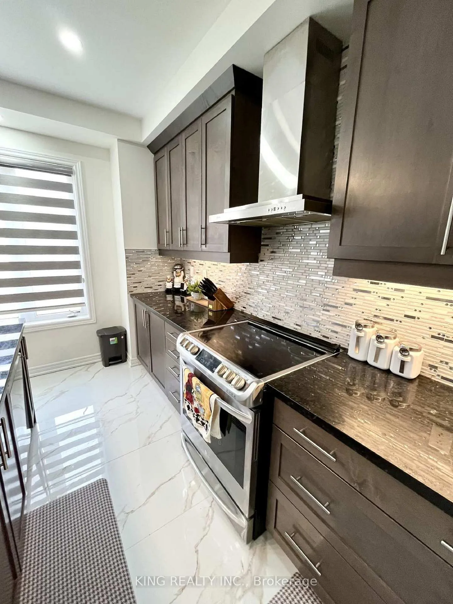 Photo 11 of 63 Cobriza Crescent, Brampton, Northwest Brampton — HOMEH