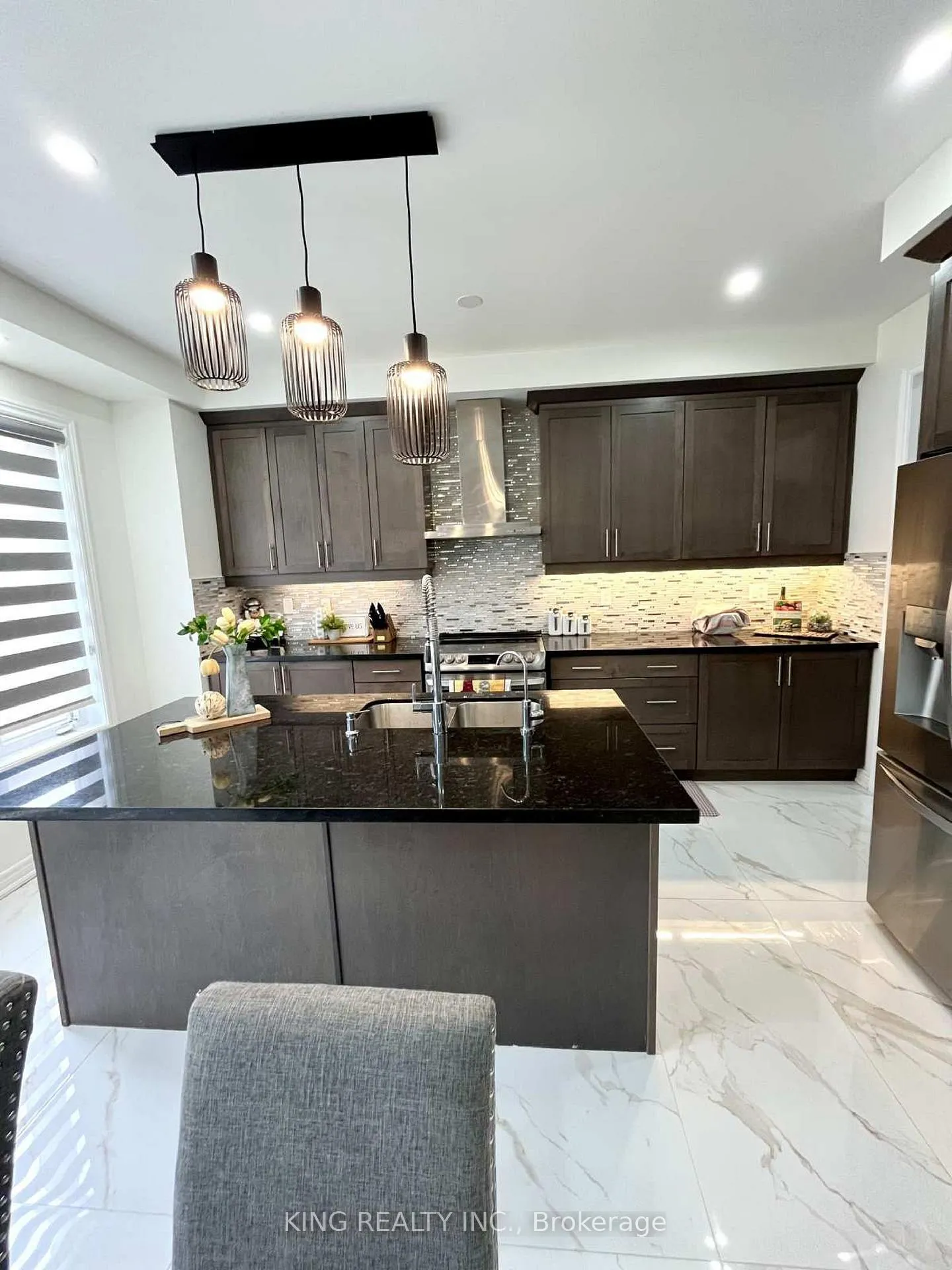 Photo 12 of 63 Cobriza Crescent, Brampton, Northwest Brampton — HOMEH