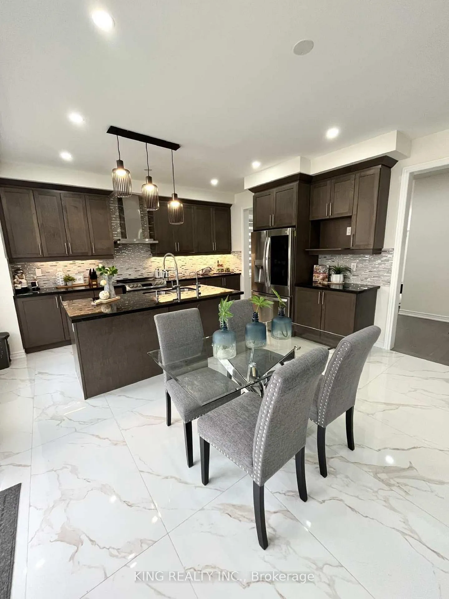 Photo 13 of 63 Cobriza Crescent, Brampton, Northwest Brampton — HOMEH