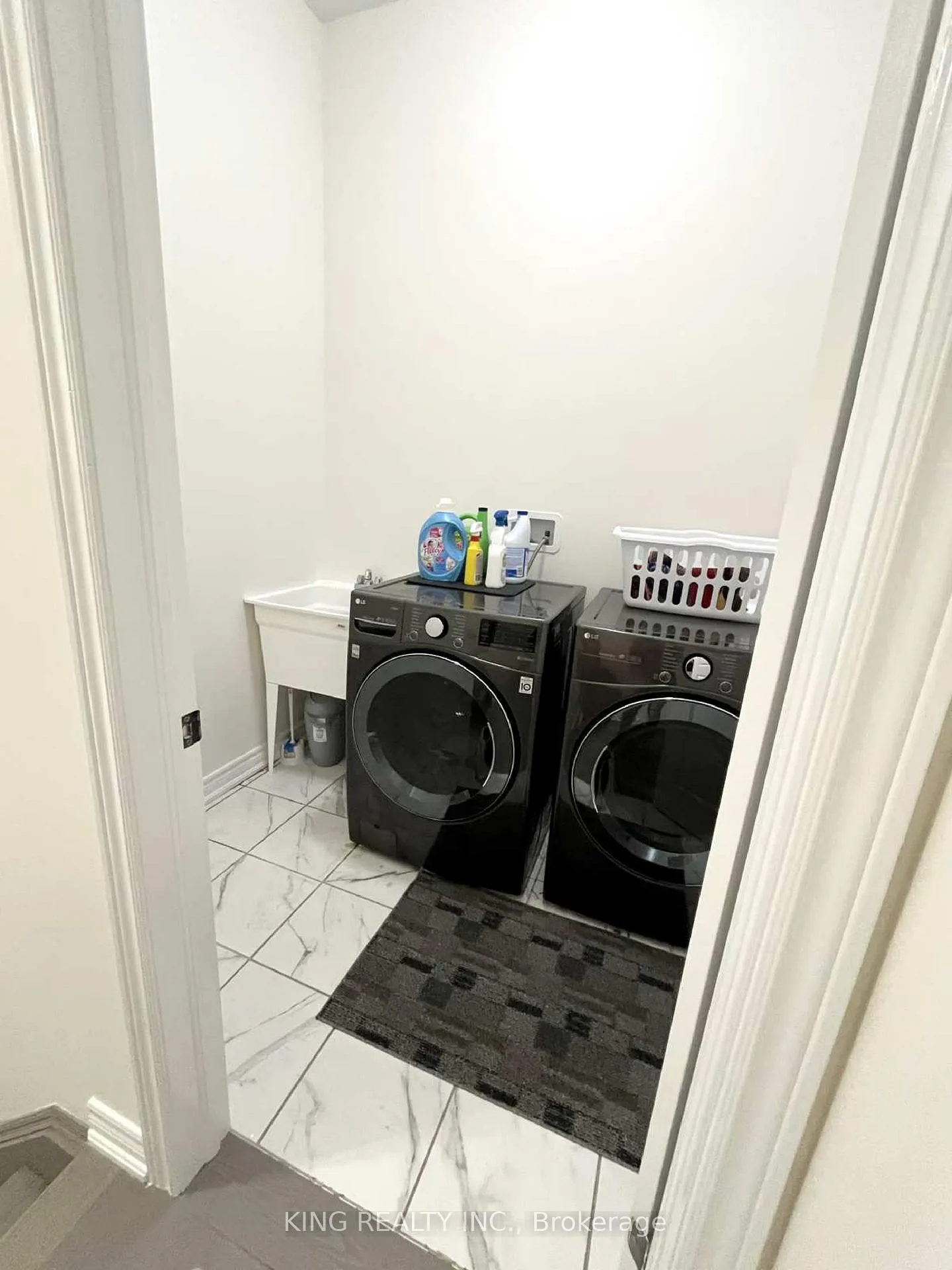 Photo 20 of 63 Cobriza Crescent, Brampton, Northwest Brampton — HOMEH