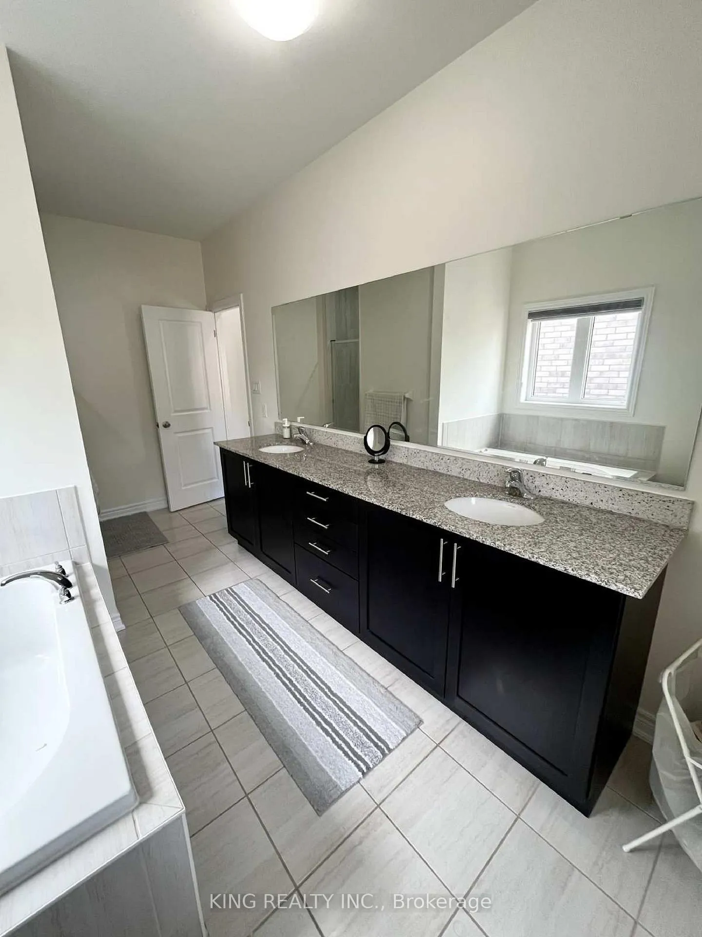 Photo 26 of 63 Cobriza Crescent, Brampton, Northwest Brampton — HOMEH