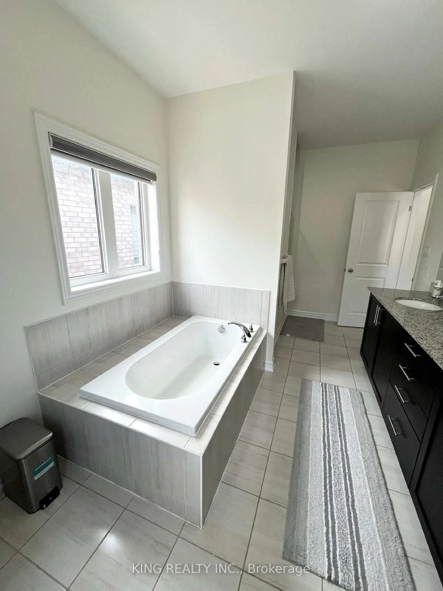 Photo 27 of 63 Cobriza Crescent, Brampton, Northwest Brampton — HOMEH