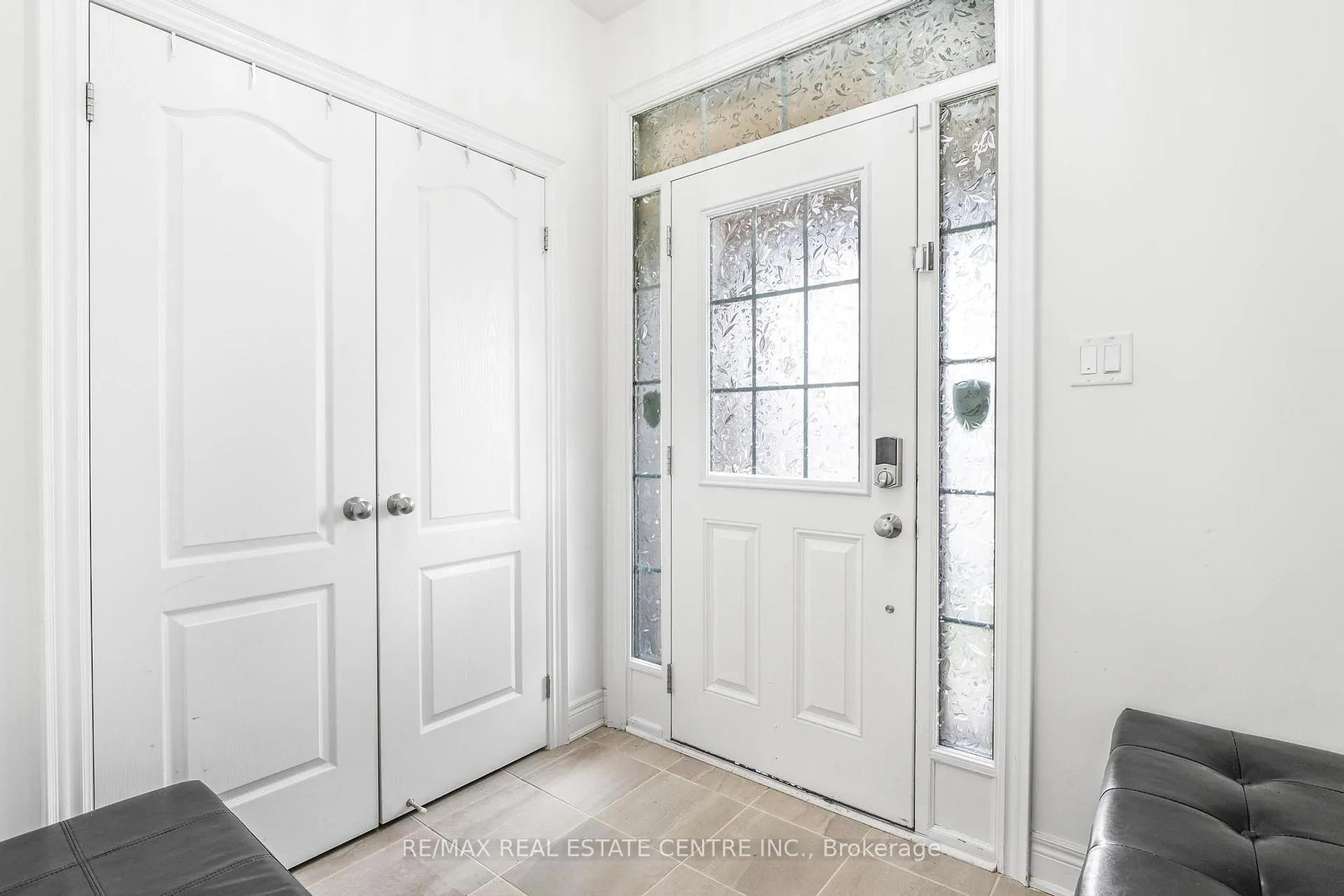 Photo 5 of 474 Sheaffe Place, Milton, Ford — HOMEH