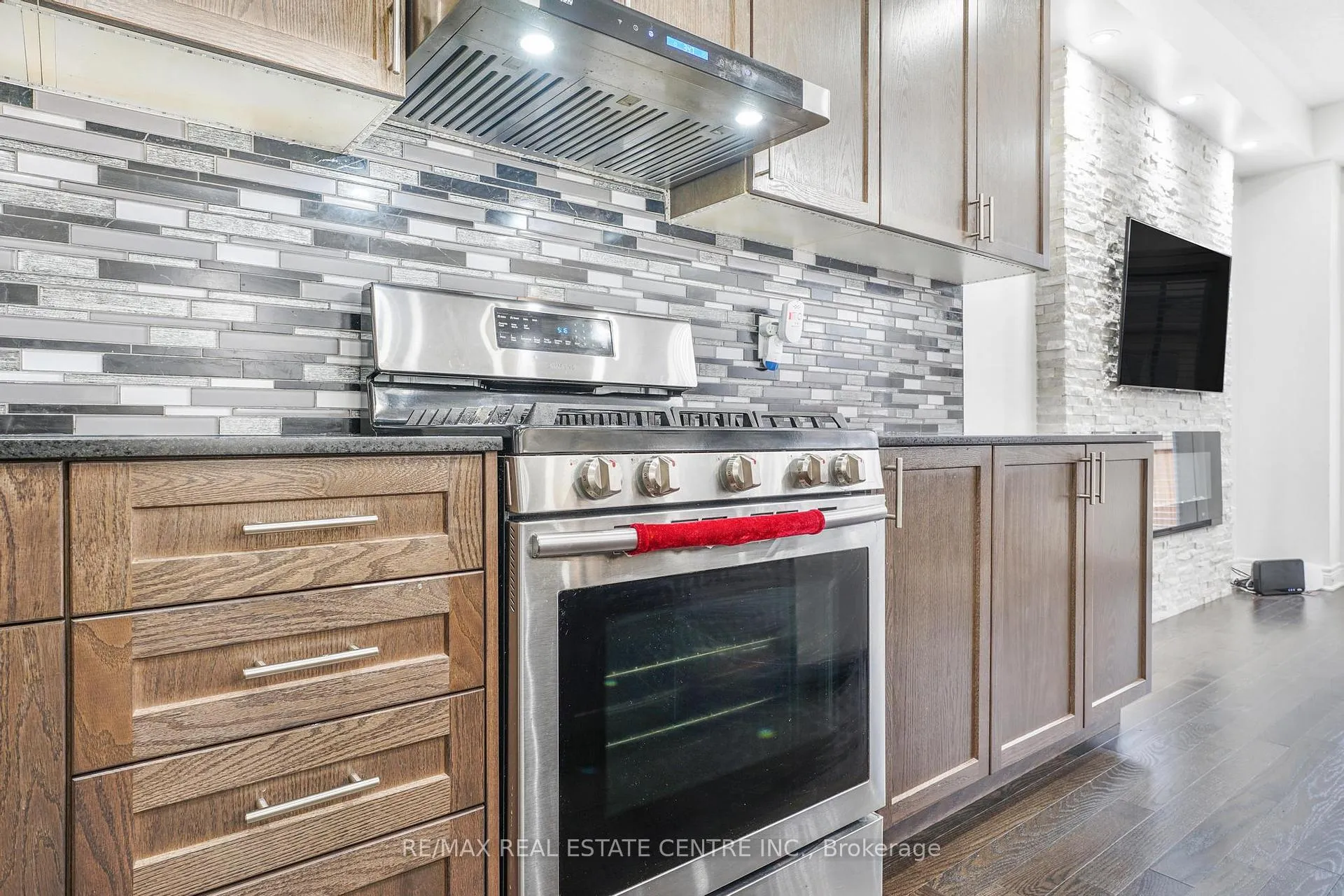 Photo 9 of 474 Sheaffe Place, Milton, Ford — HOMEH