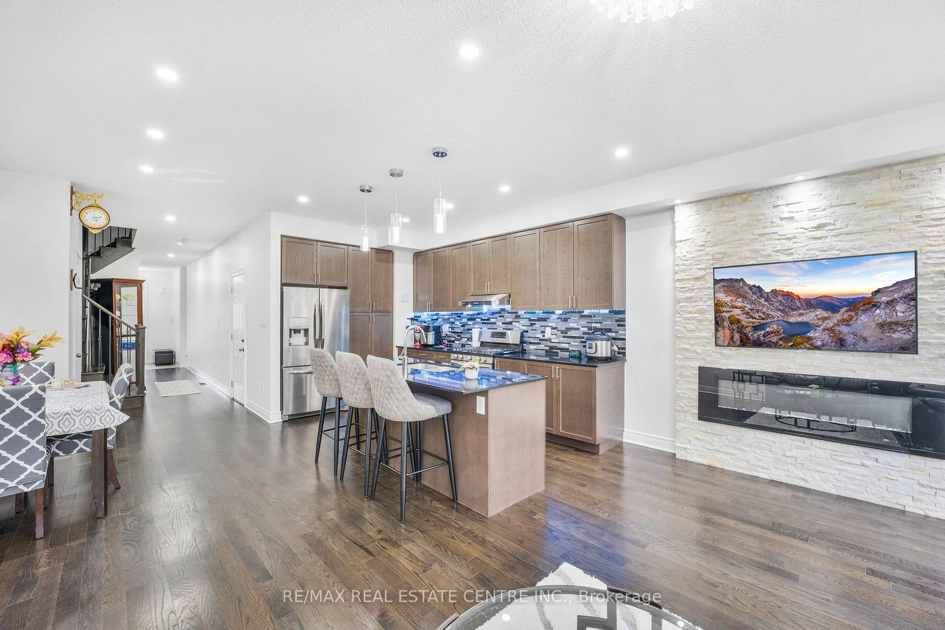 Photo 10 of 474 Sheaffe Place, Milton, Ford — HOMEH