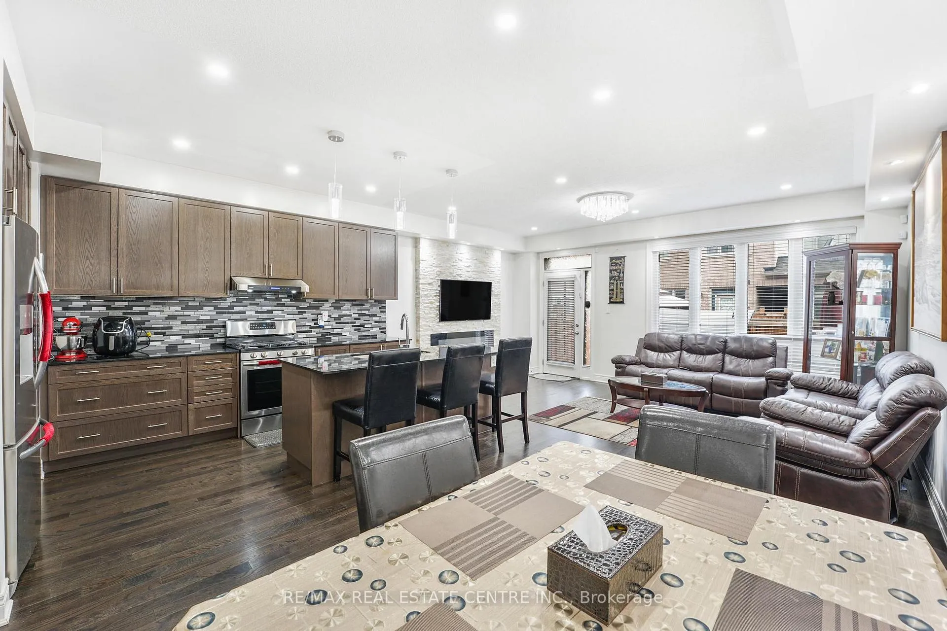Photo 11 of 474 Sheaffe Place, Milton, Ford — HOMEH