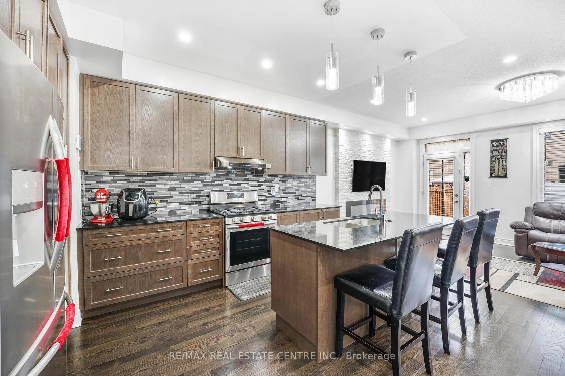 Photo 12 of 474 Sheaffe Place, Milton, Ford — HOMEH