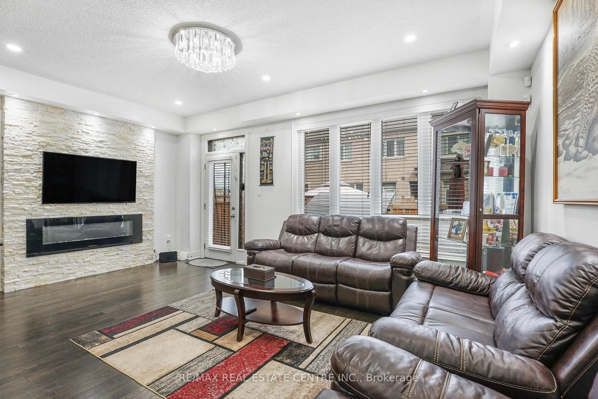 Photo 15 of 474 Sheaffe Place, Milton, Ford — HOMEH