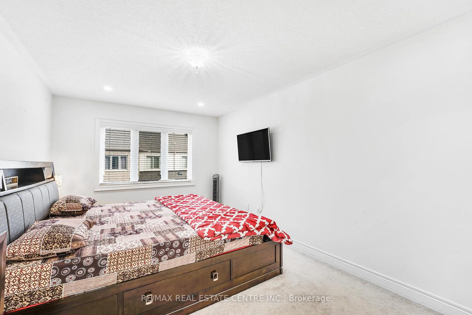 Photo 19 of 474 Sheaffe Place, Milton, Ford — HOMEH