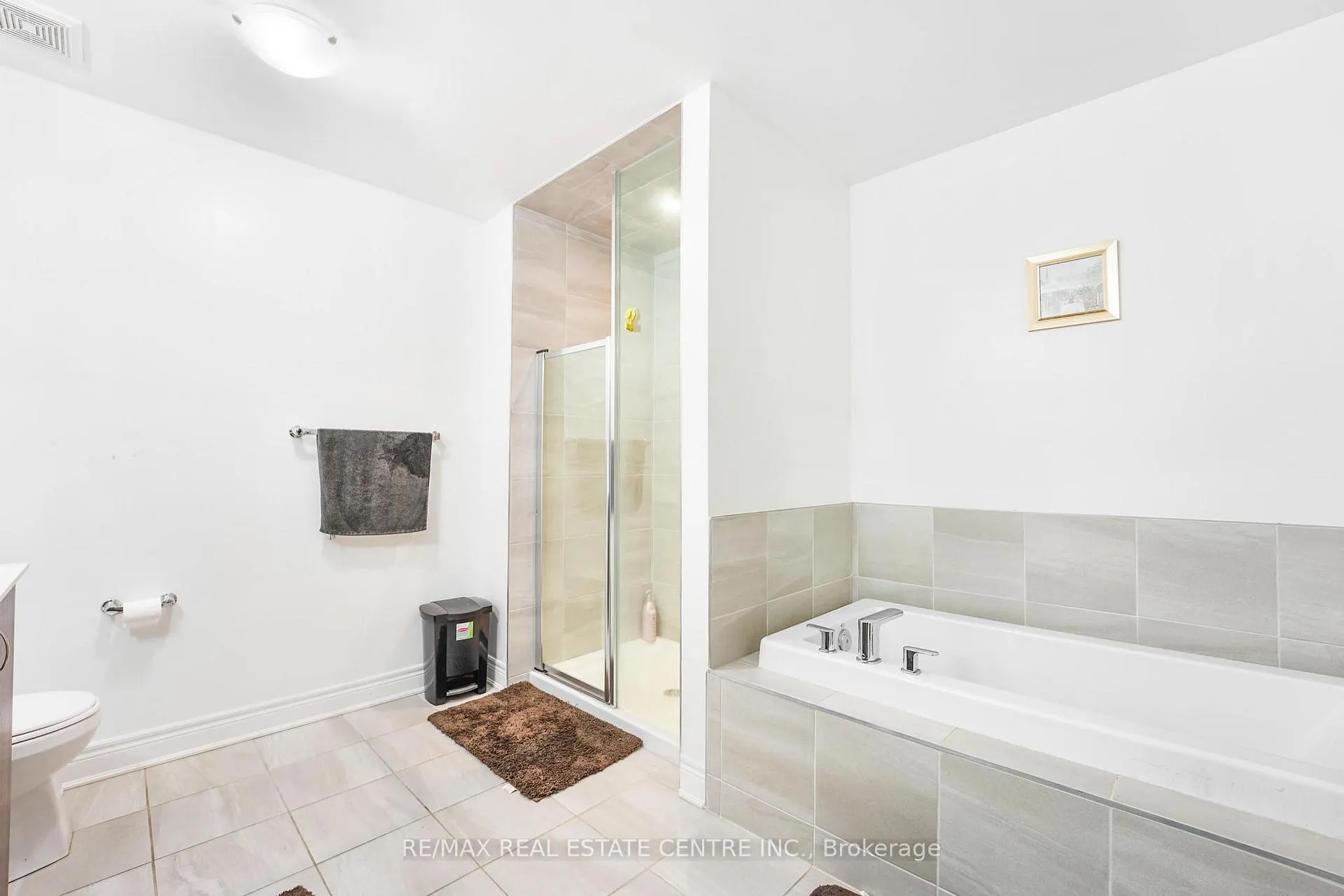Photo 22 of 474 Sheaffe Place, Milton, Ford — HOMEH