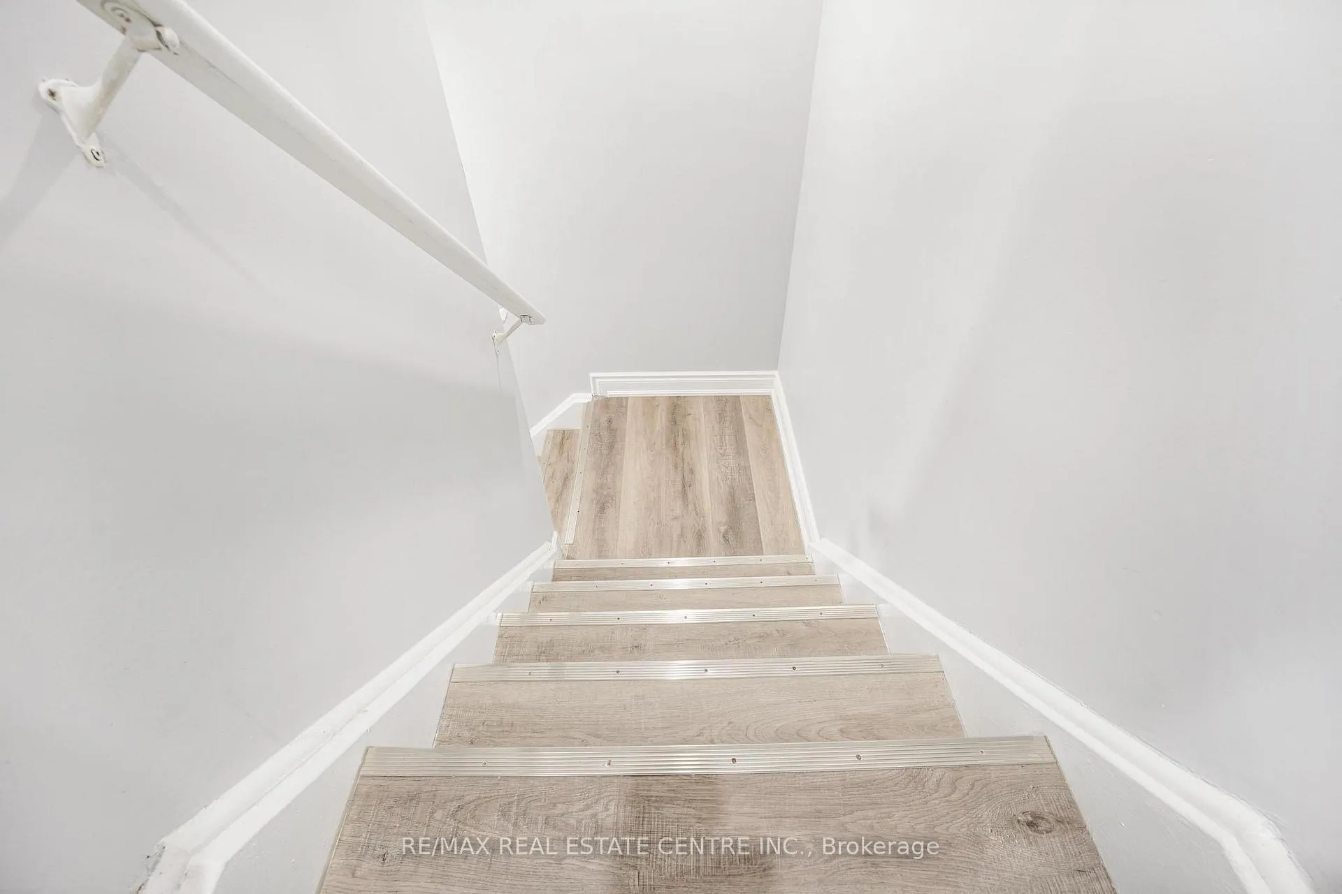 Photo 29 of 474 Sheaffe Place, Milton, Ford — HOMEH