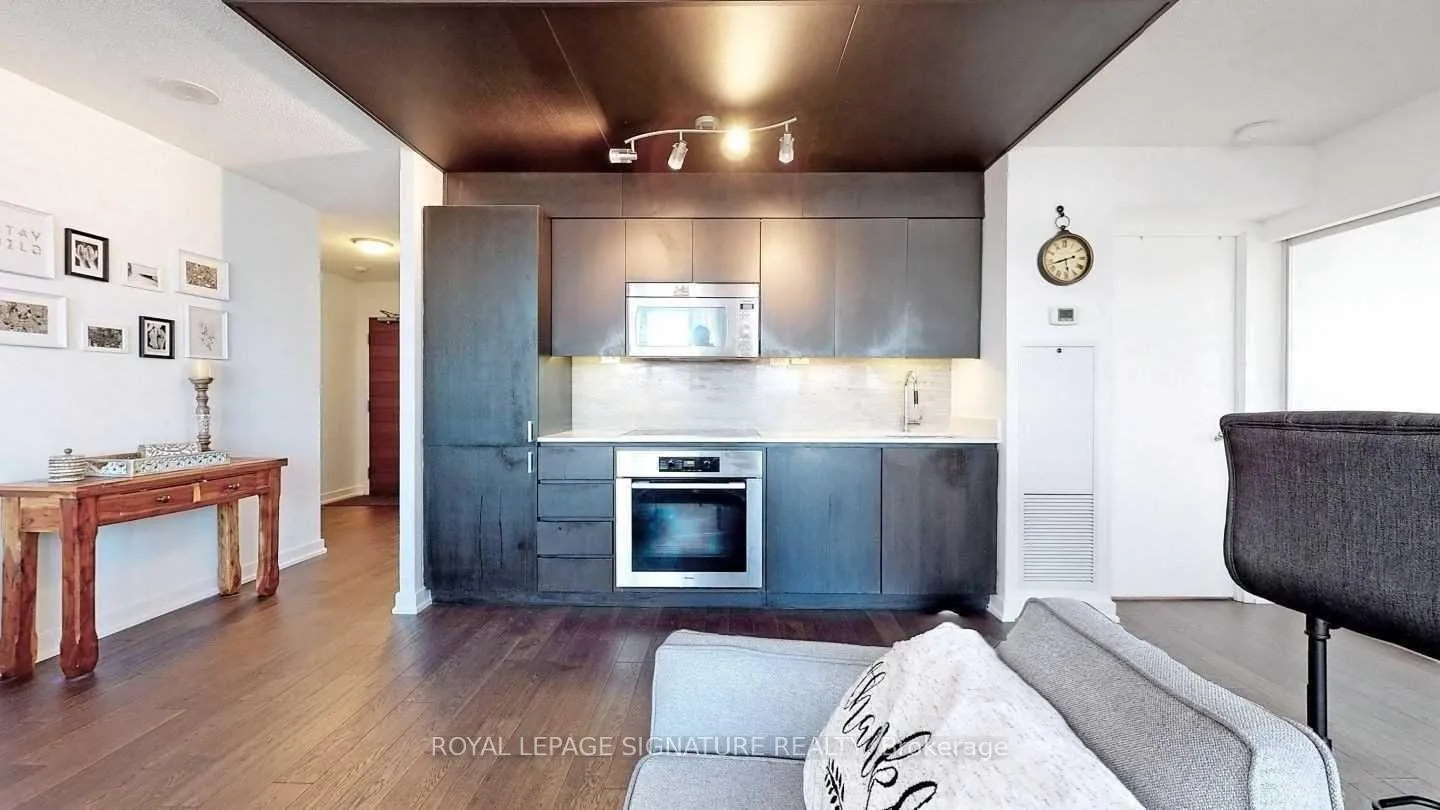 Photo 6 of Unit 2306, 15 Iceboat Terrace, Toronto, Waterfront Communities — HOMEH