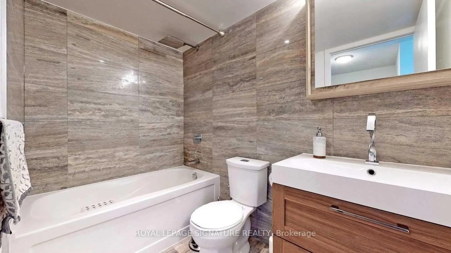 Photo 11 of Unit 2306, 15 Iceboat Terrace, Toronto, Waterfront Communities — HOMEH
