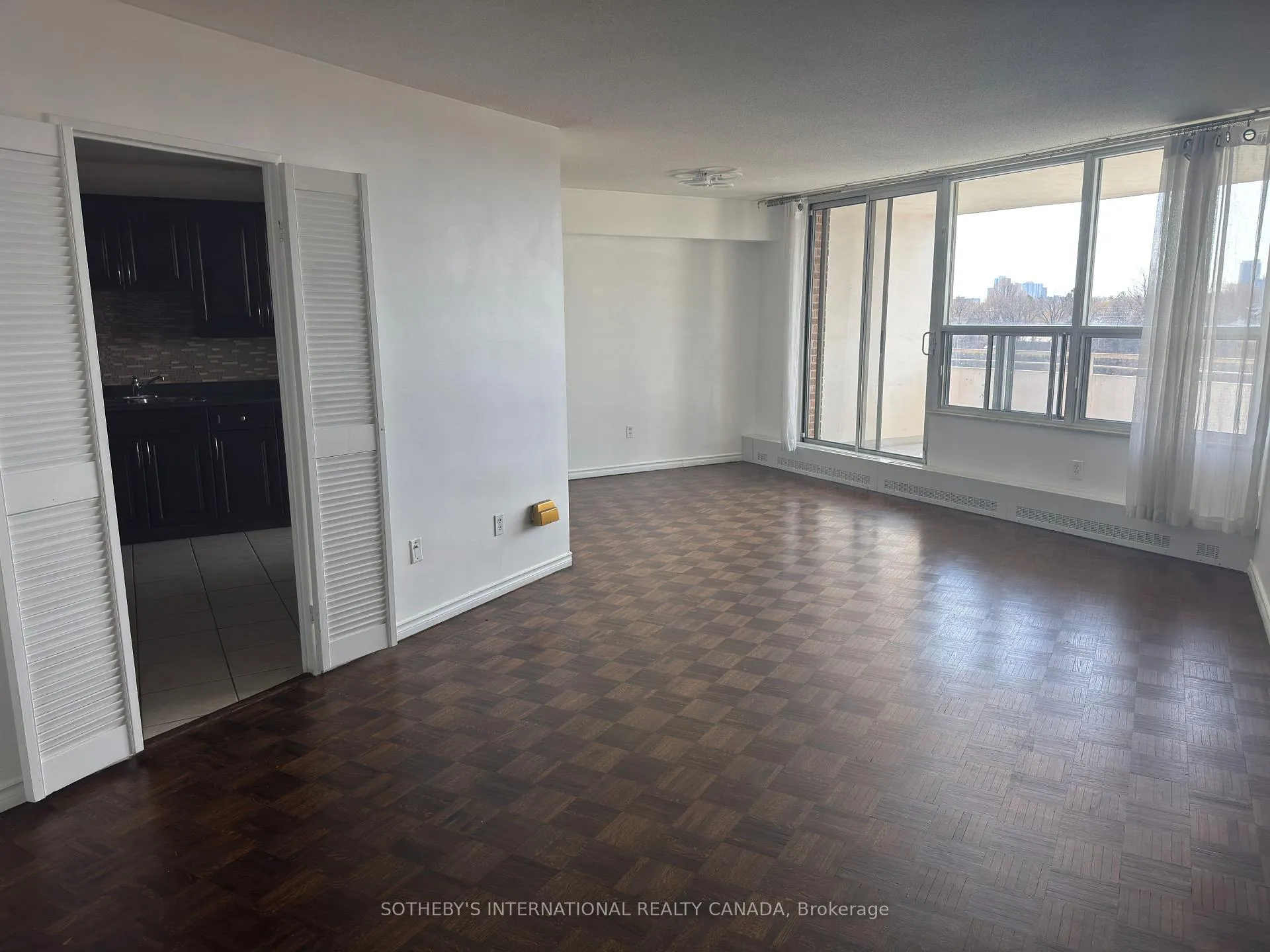 Photo 2 of Unit 706, 60 Pavane Linkway Way, Toronto, Flemingdon Park — HOMEH