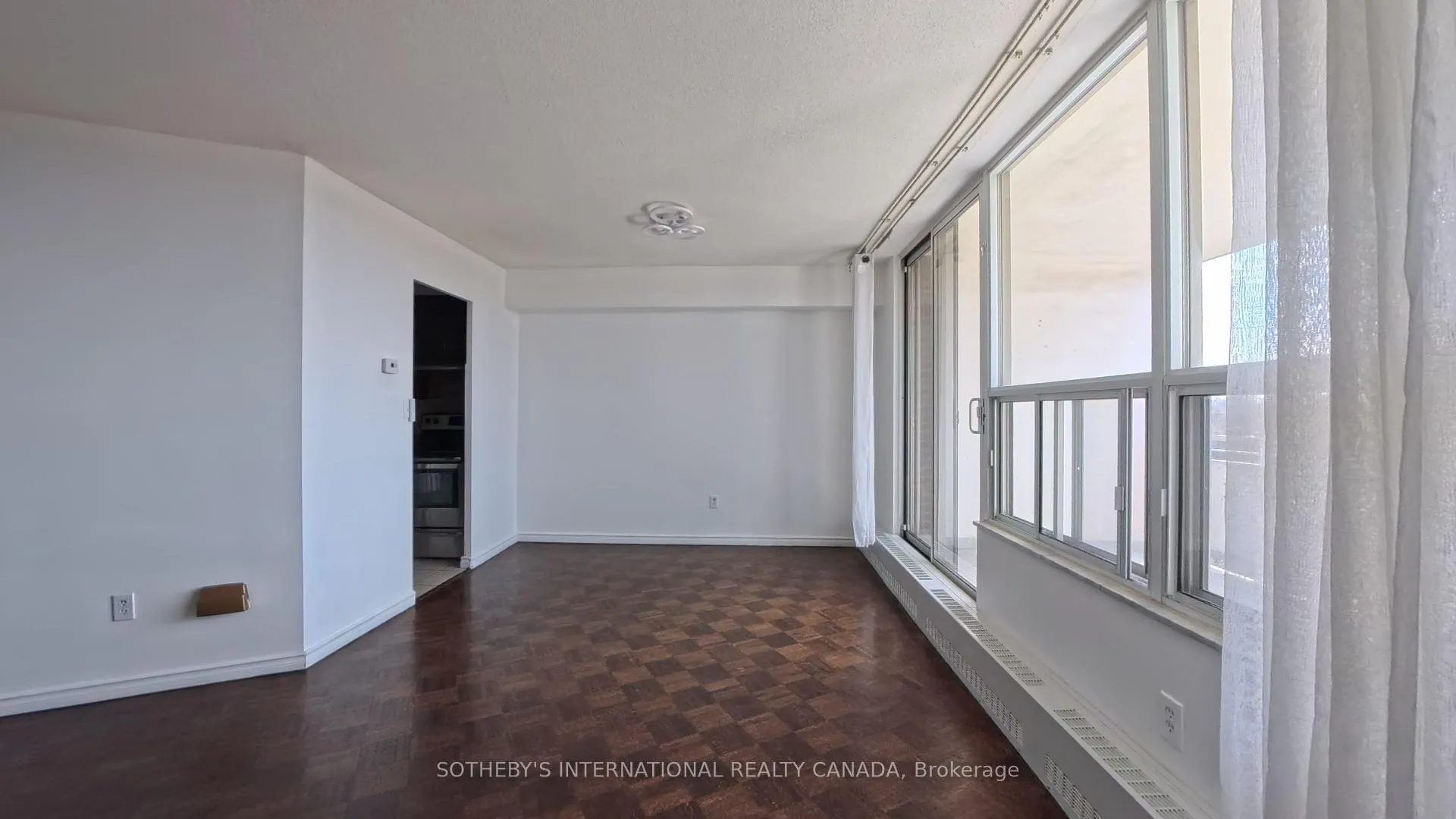 Photo 3 of Unit 706, 60 Pavane Linkway Way, Toronto, Flemingdon Park — HOMEH
