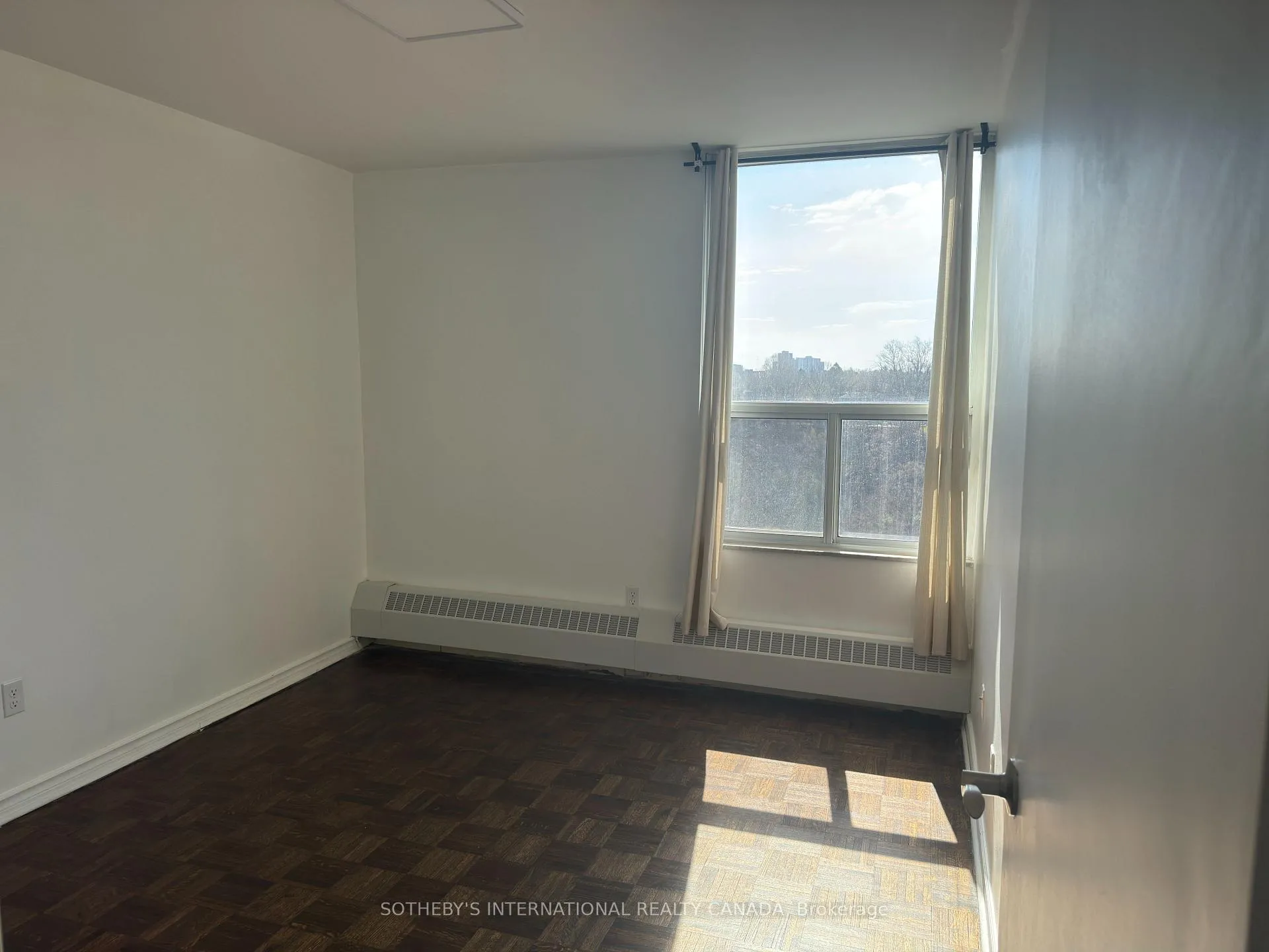 Photo 9 of Unit 706, 60 Pavane Linkway Way, Toronto, Flemingdon Park — HOMEH