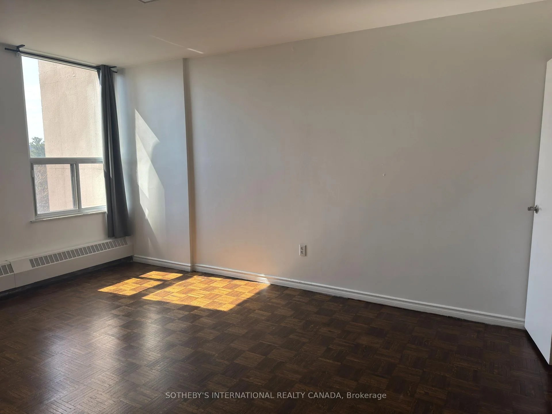 Photo 10 of Unit 706, 60 Pavane Linkway Way, Toronto, Flemingdon Park — HOMEH