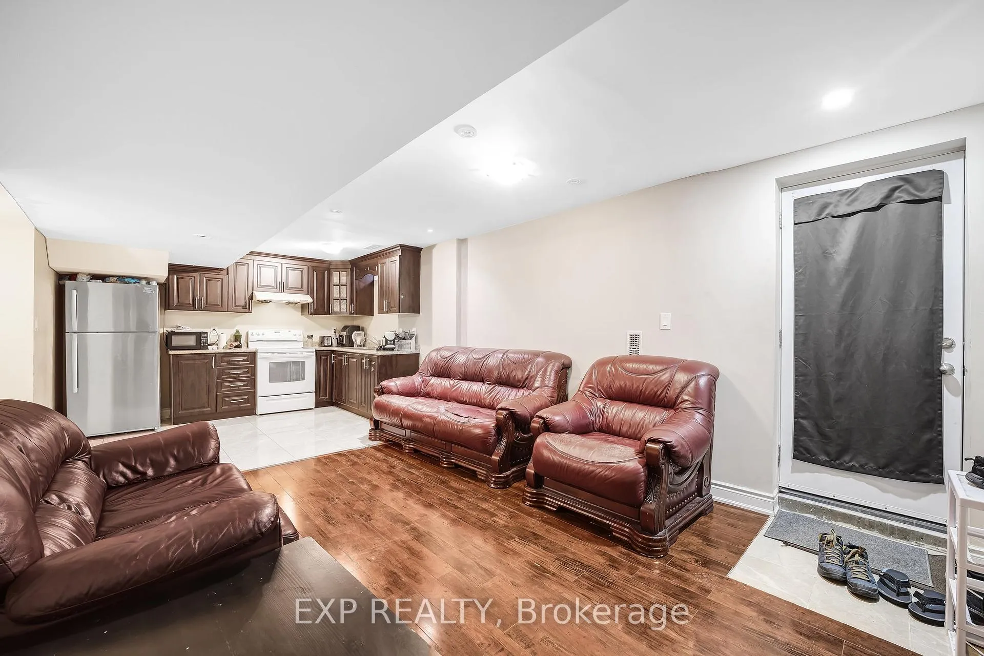 Photo 4 of Unit BASEMENT APT, 50 Marbleseed Crescent, Brampton, Sandringham-Wellington — HOMEH