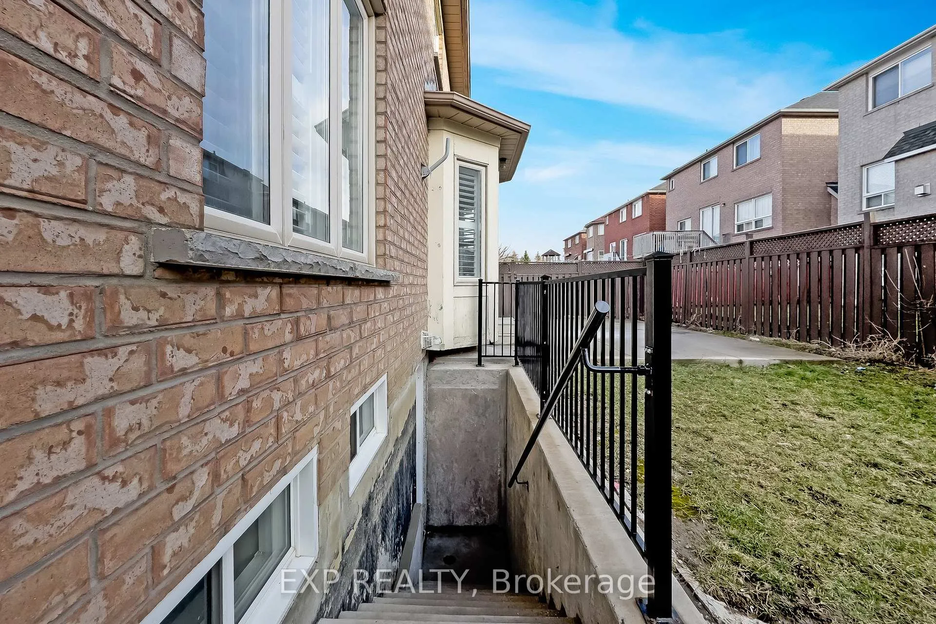 Photo 9 of Unit BASEMENT APT, 50 Marbleseed Crescent, Brampton, Sandringham-Wellington — HOMEH