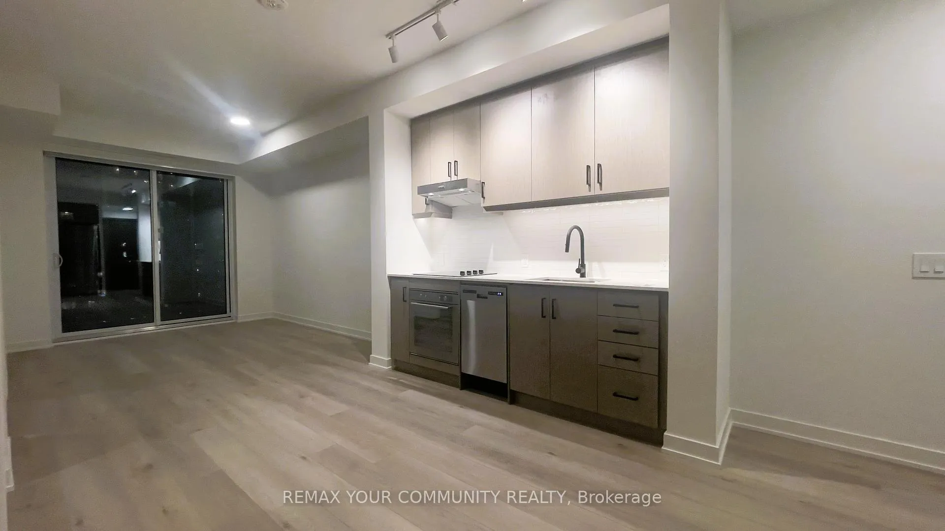 Photo 1 of Unit 1018, 9 Tecumseth Street, Toronto, Niagara — HOMEH