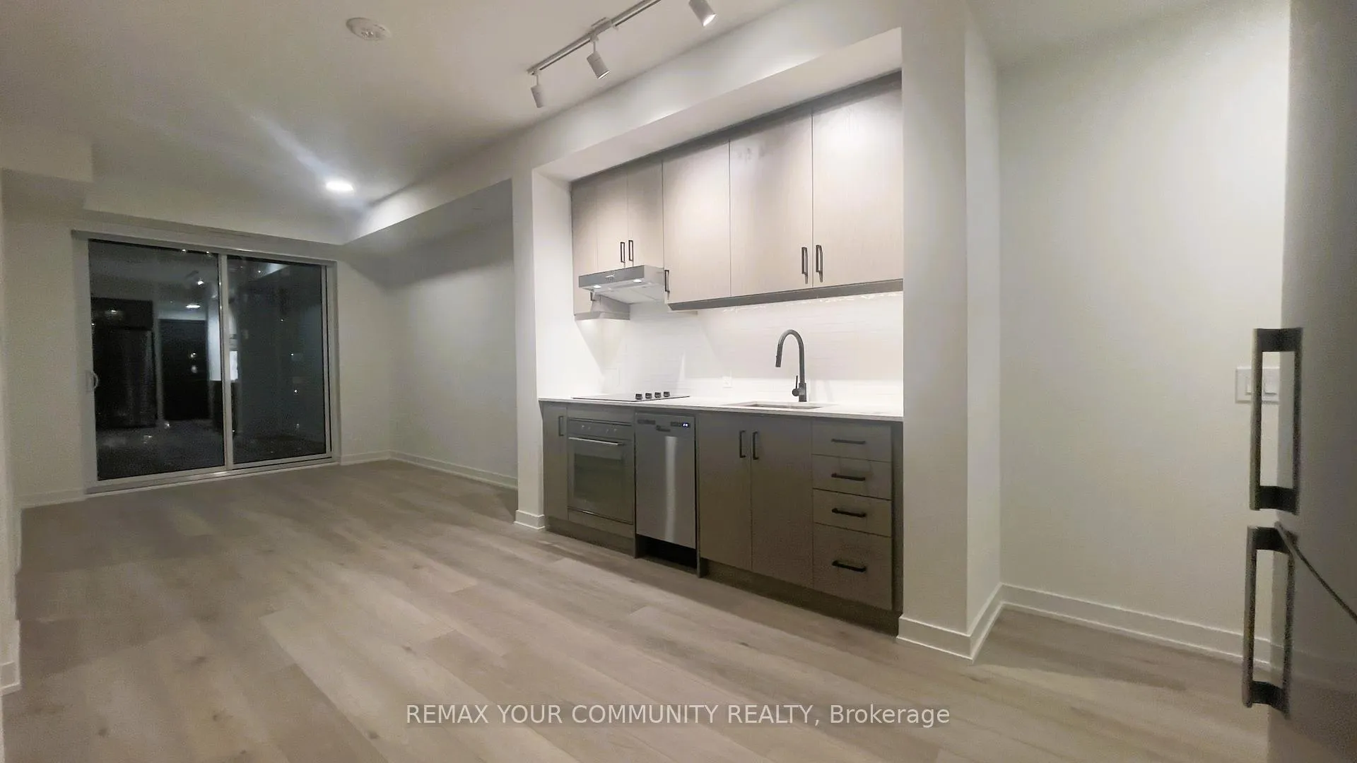 Photo 2 of Unit 1018, 9 Tecumseth Street, Toronto, Niagara — HOMEH