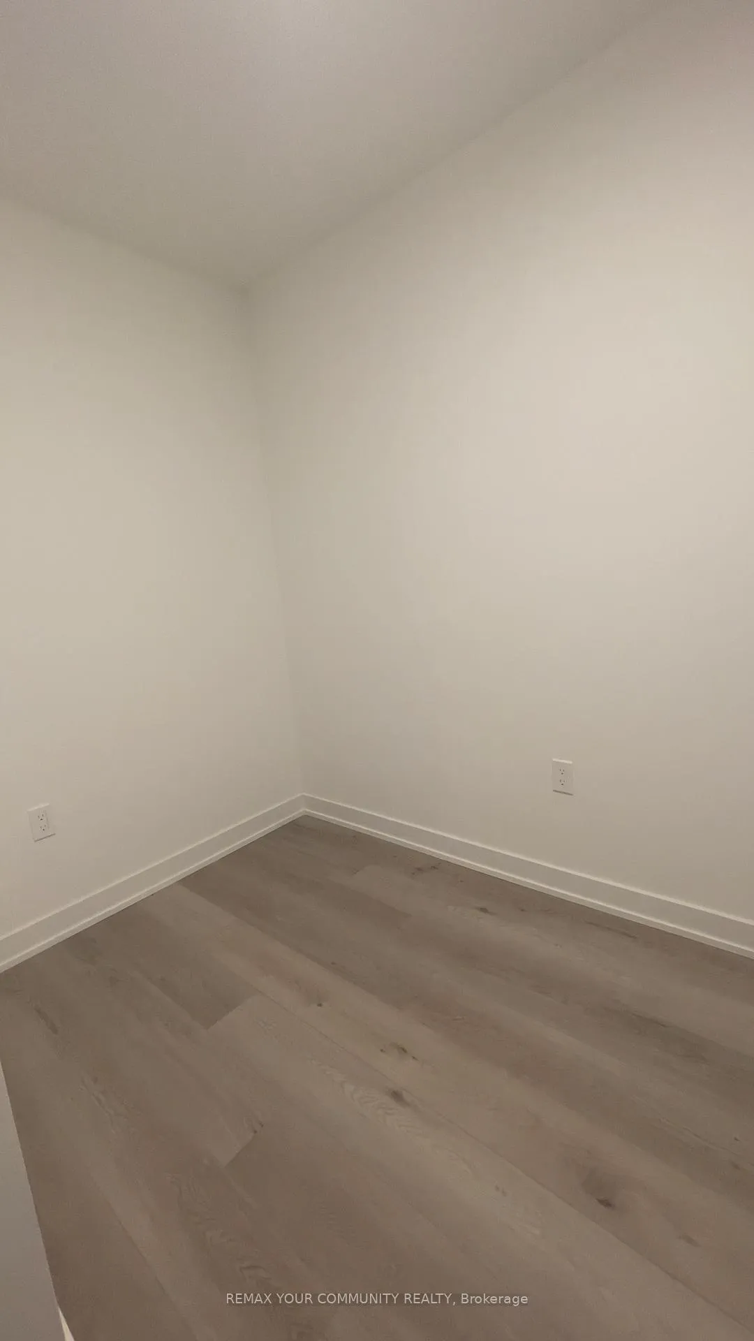 Photo 3 of Unit 1018, 9 Tecumseth Street, Toronto, Niagara — HOMEH