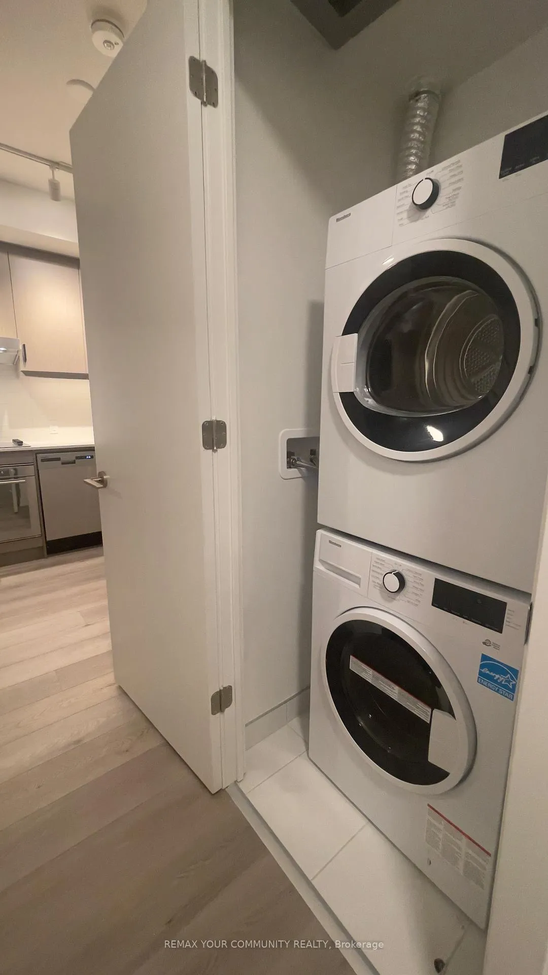 Photo 4 of Unit 1018, 9 Tecumseth Street, Toronto, Niagara — HOMEH