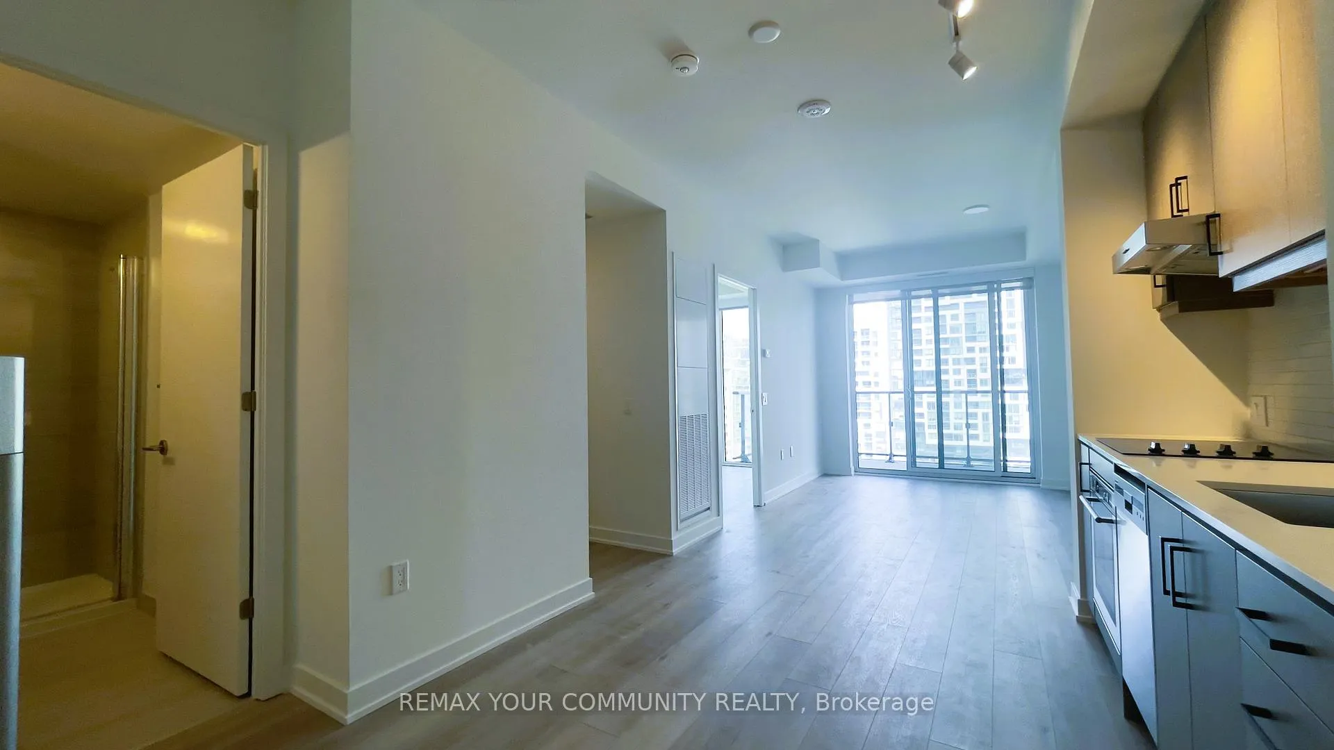 Photo 6 of Unit 1018, 9 Tecumseth Street, Toronto, Niagara — HOMEH
