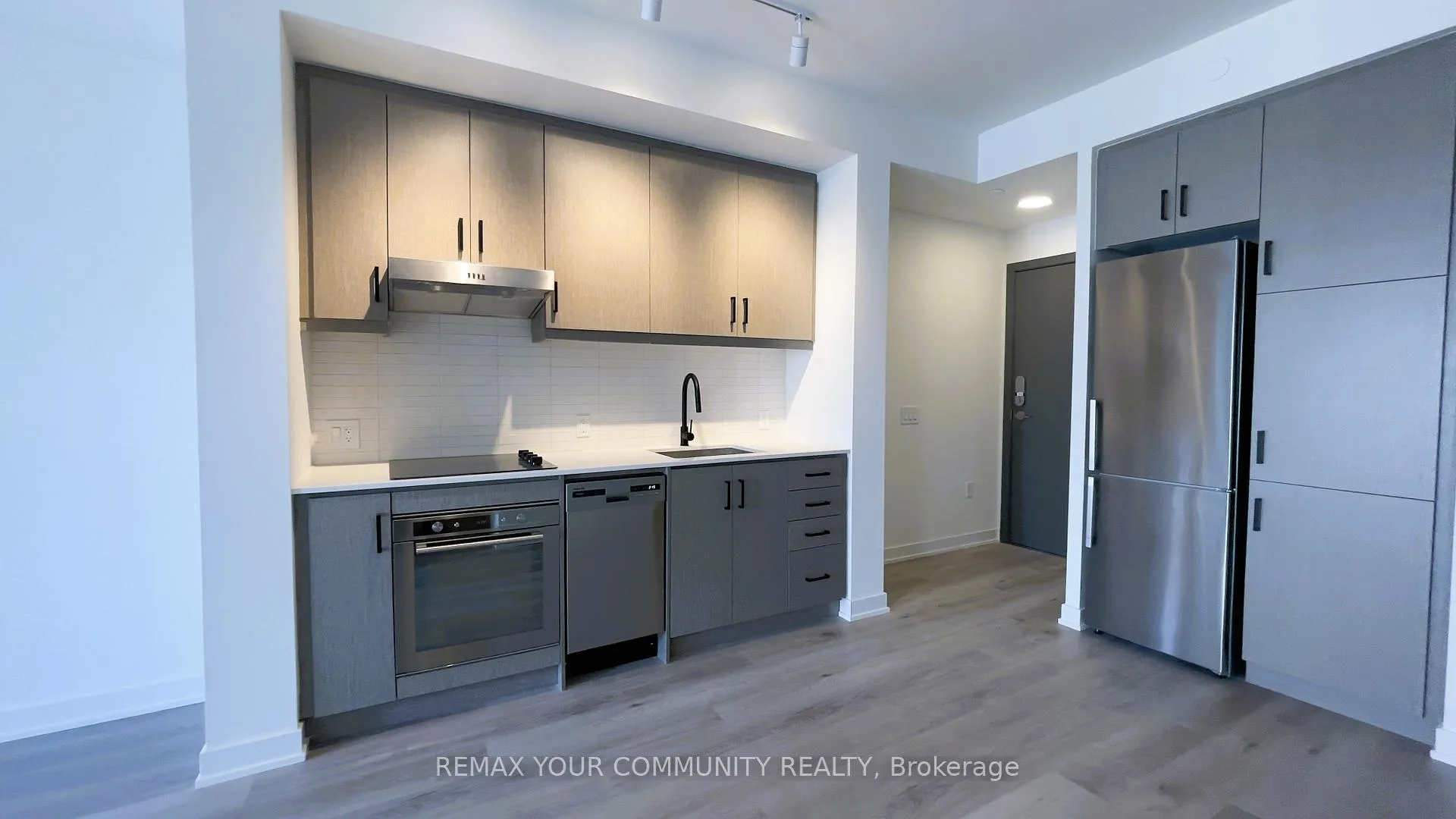 Photo 8 of Unit 1018, 9 Tecumseth Street, Toronto, Niagara — HOMEH