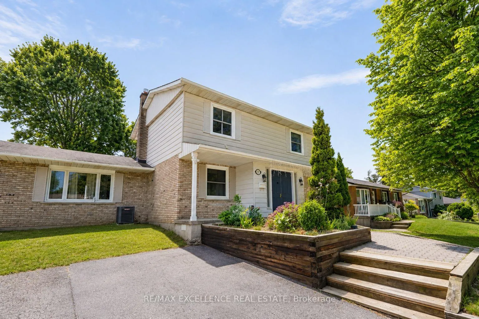 Front of 27 Wadsworth Drive