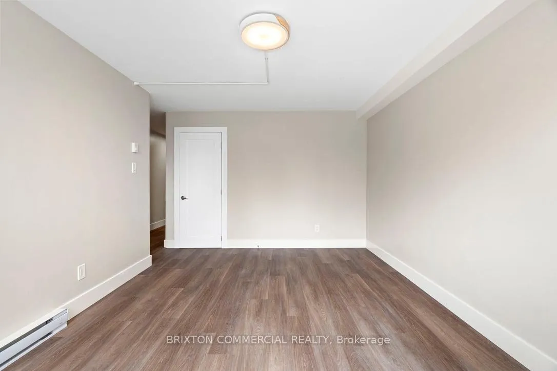 Photo 8 of Unit 4, 586 Victoria Street S, Kitchener, Victoria Hills — HOMEH