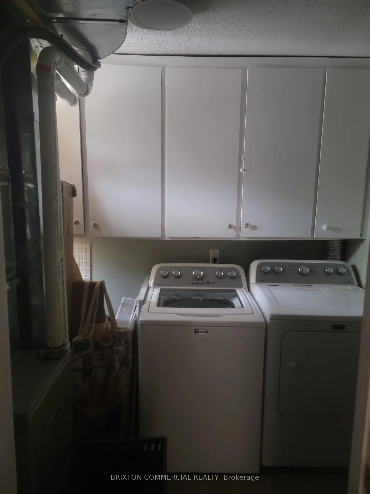 Photo 12 of Unit 4, 586 Victoria Street S, Kitchener, Victoria Hills — HOMEH