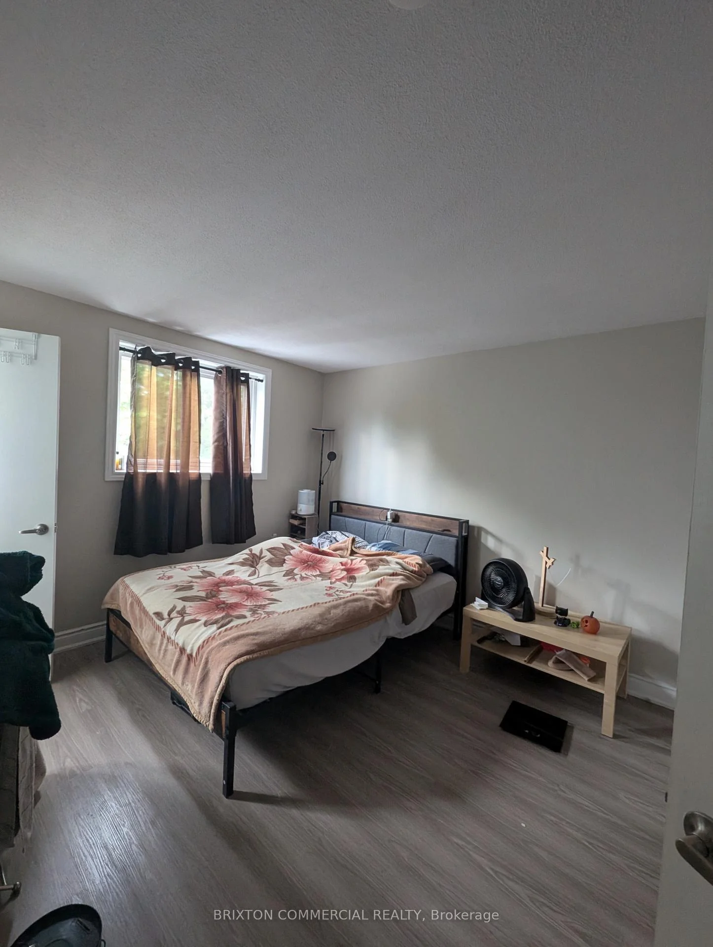 Photo 21 of Unit 4, 586 Victoria Street S, Kitchener, Victoria Hills — HOMEH