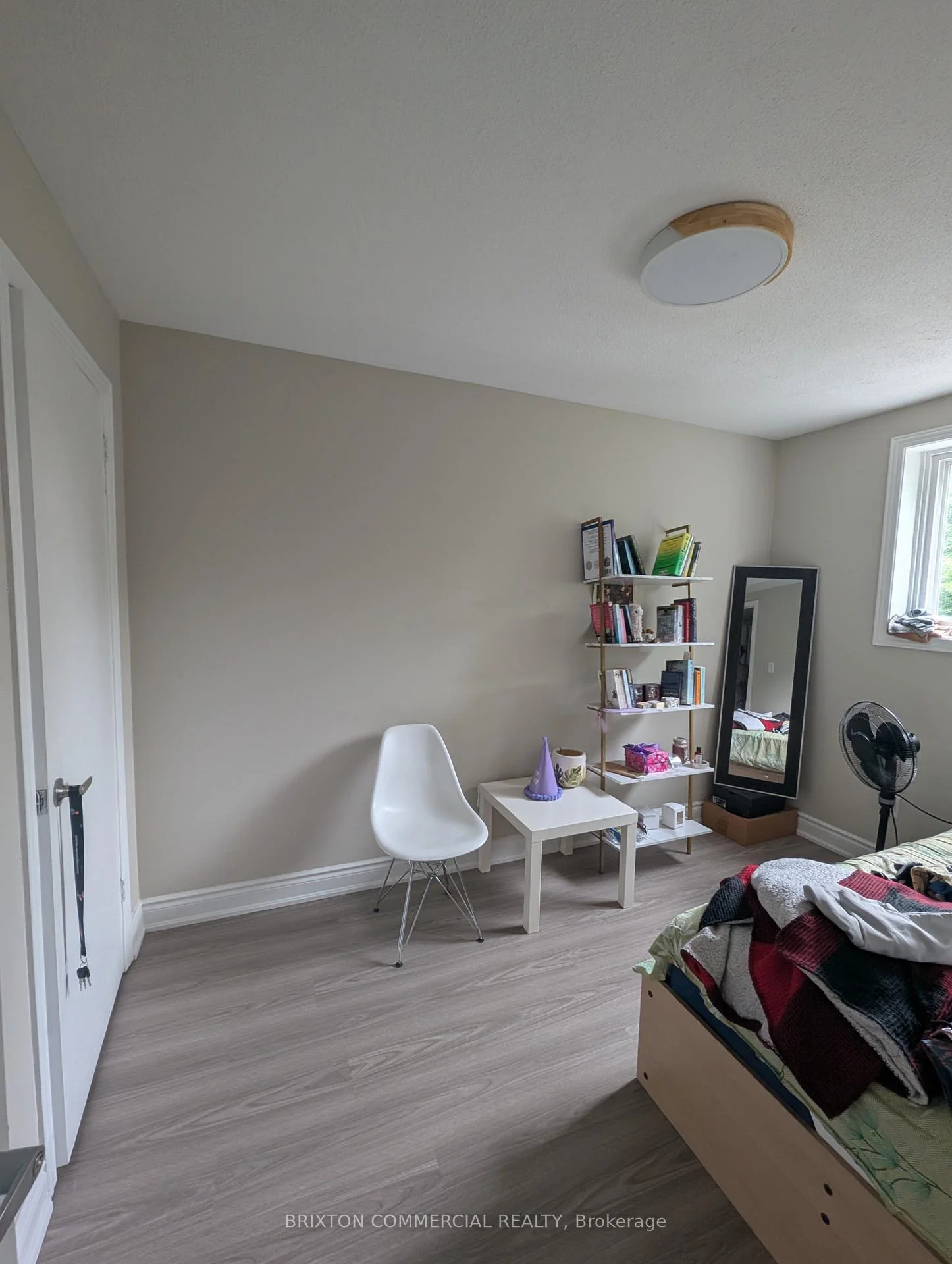 Photo 23 of Unit 4, 586 Victoria Street S, Kitchener, Victoria Hills — HOMEH
