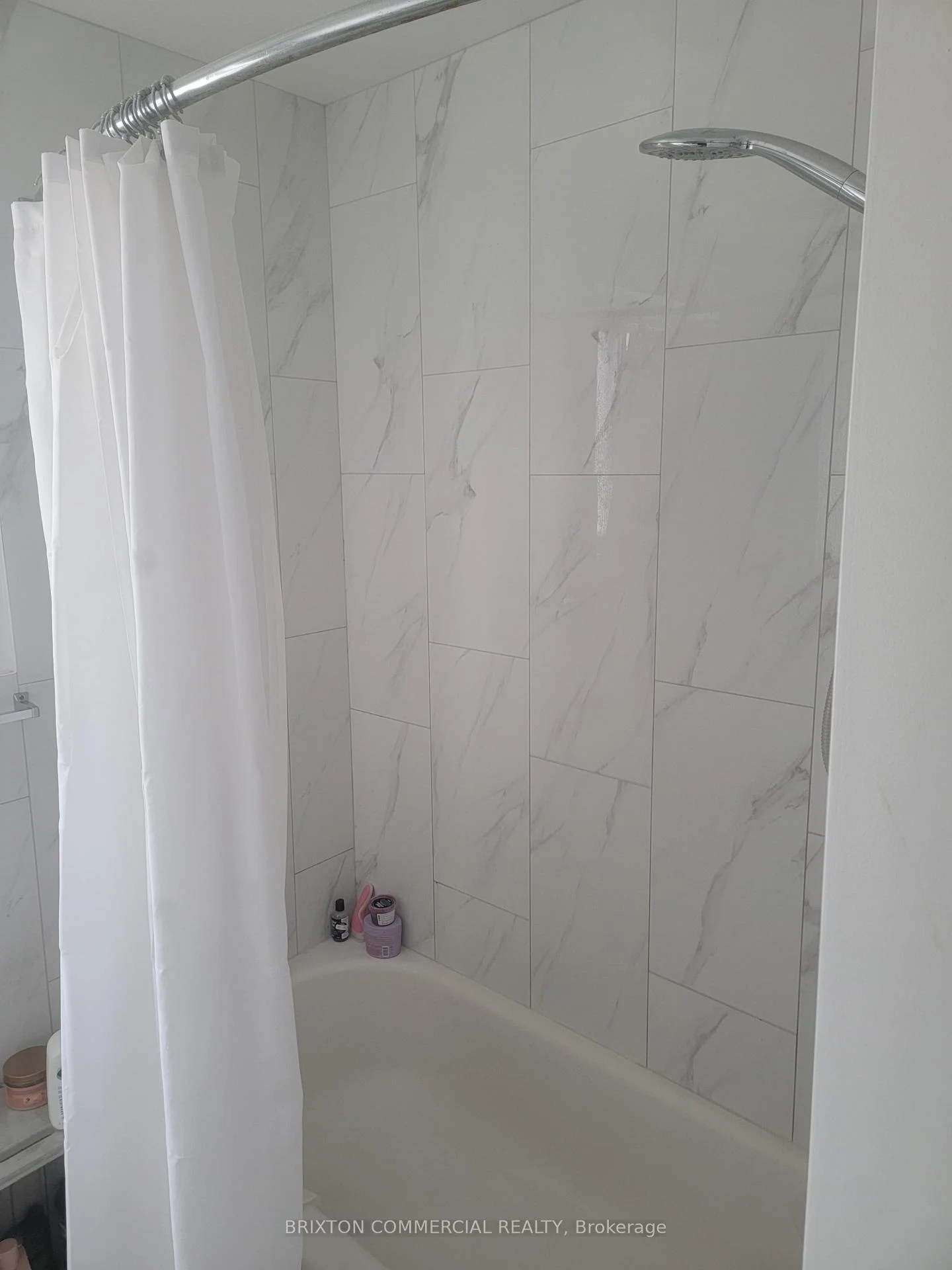 Photo 27 of Unit 4, 586 Victoria Street S, Kitchener, Victoria Hills — HOMEH