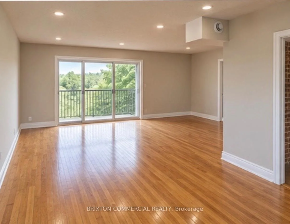 Photo 7 of Unit 4, 586 Victoria Street S, Kitchener, Victoria Hills — HOMEH