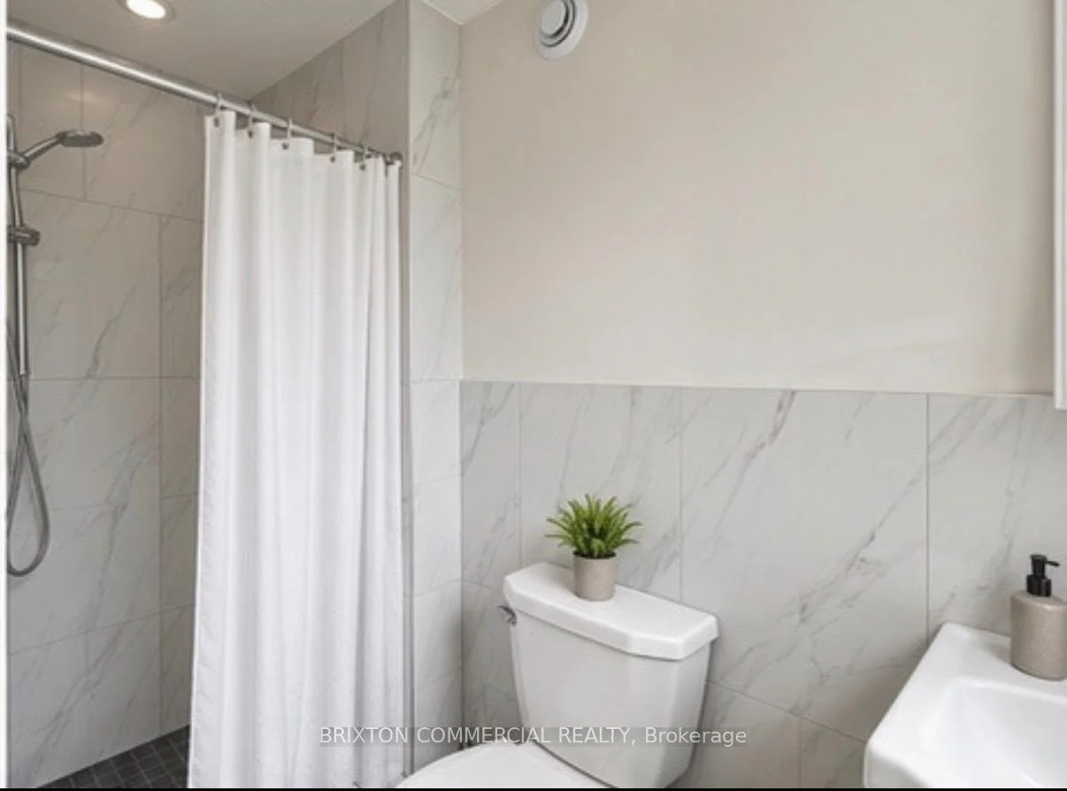 Photo 16 of Unit 4, 586 Victoria Street S, Kitchener, Victoria Hills — HOMEH