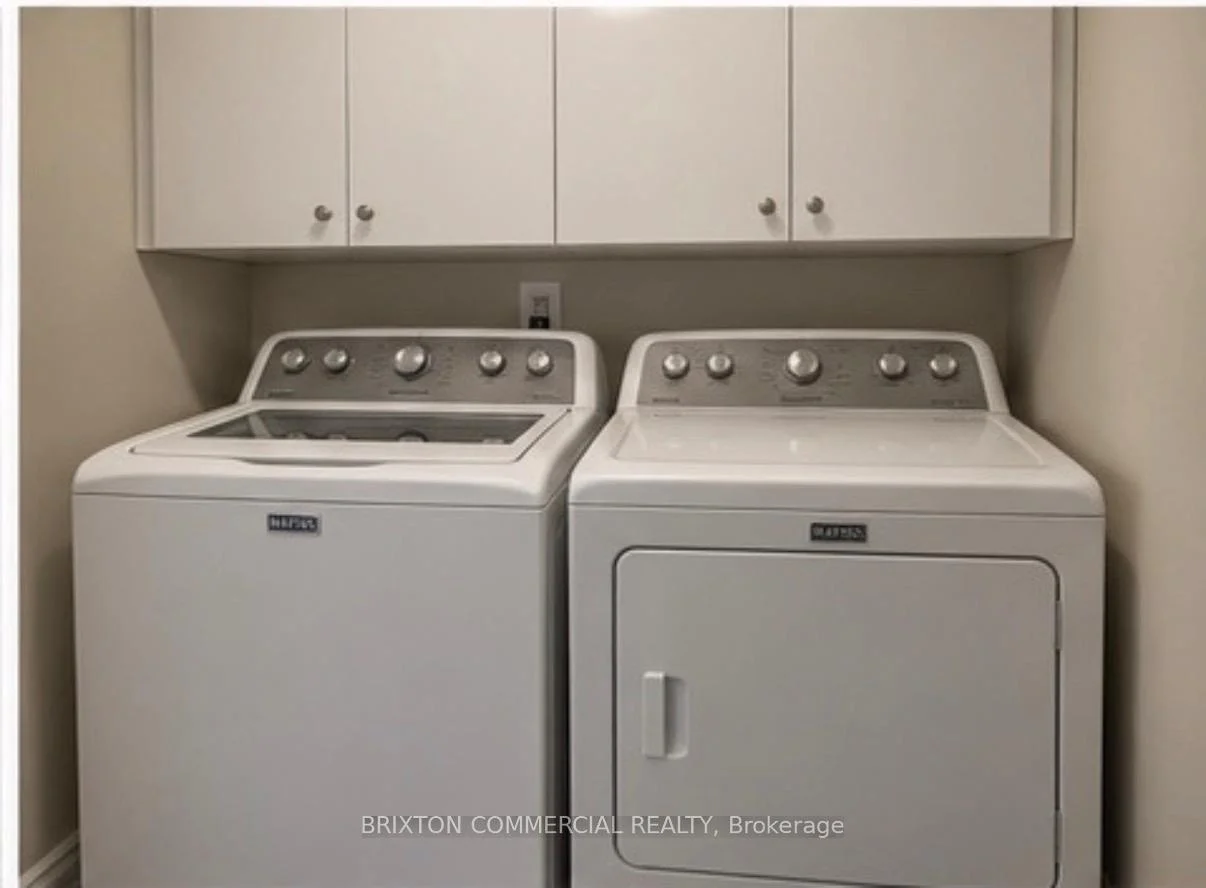 Photo 19 of Unit 4, 586 Victoria Street S, Kitchener, Victoria Hills — HOMEH
