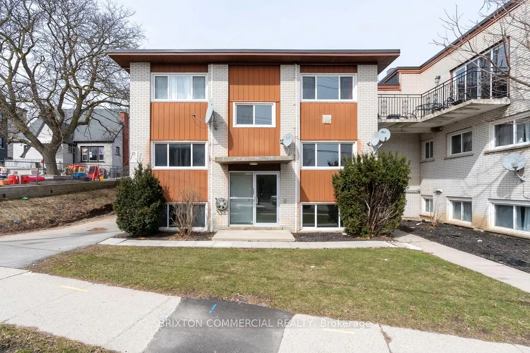 Photo of Unit 8, 586 Victoria Street S