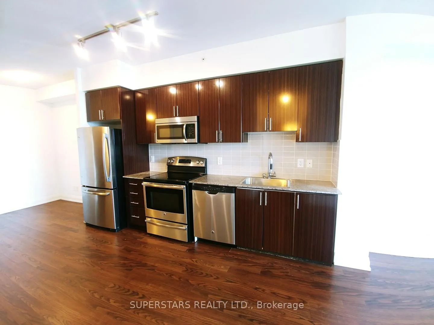Photo 4 of Unit 2133, 7161 Yonge Street, Markham, Thornhill — HOMEH