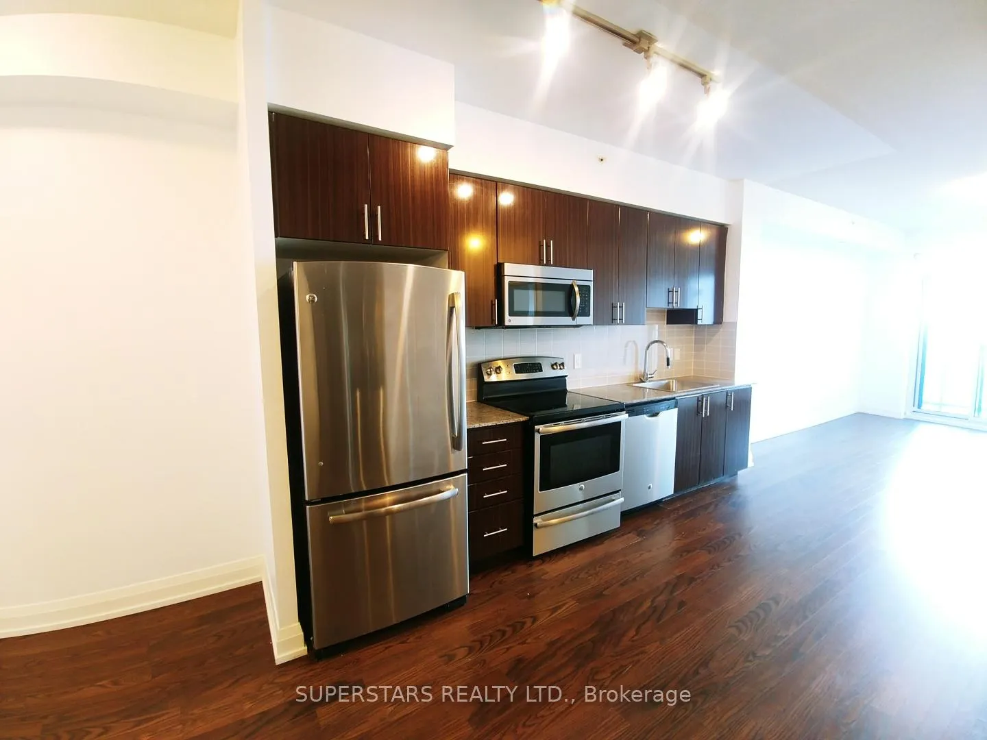 Photo 5 of Unit 2133, 7161 Yonge Street, Markham, Thornhill — HOMEH
